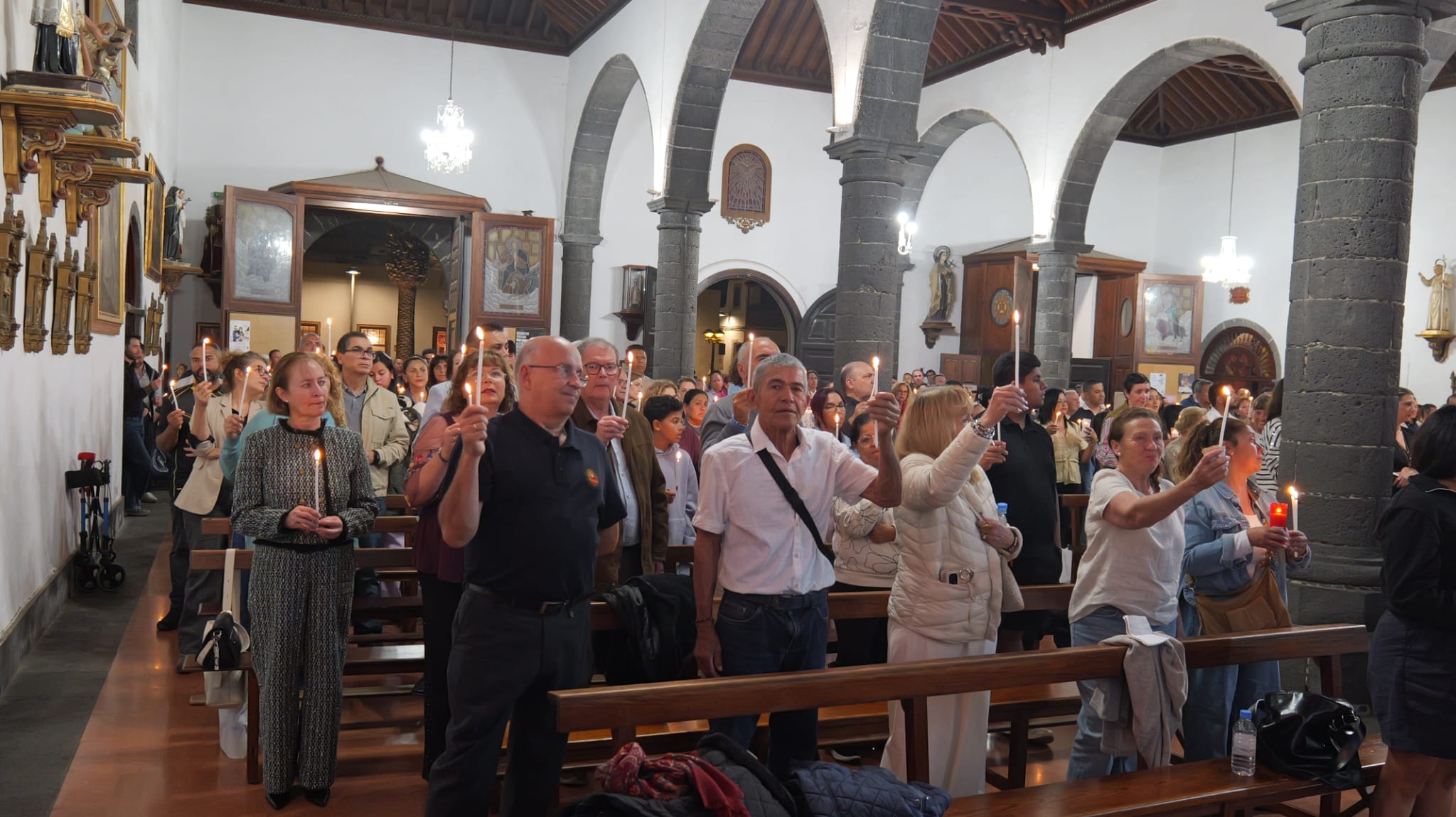 Vigilia Pascual en la iglesia de San Ginés Vigilia Pascual en la iglesia de San Ginés