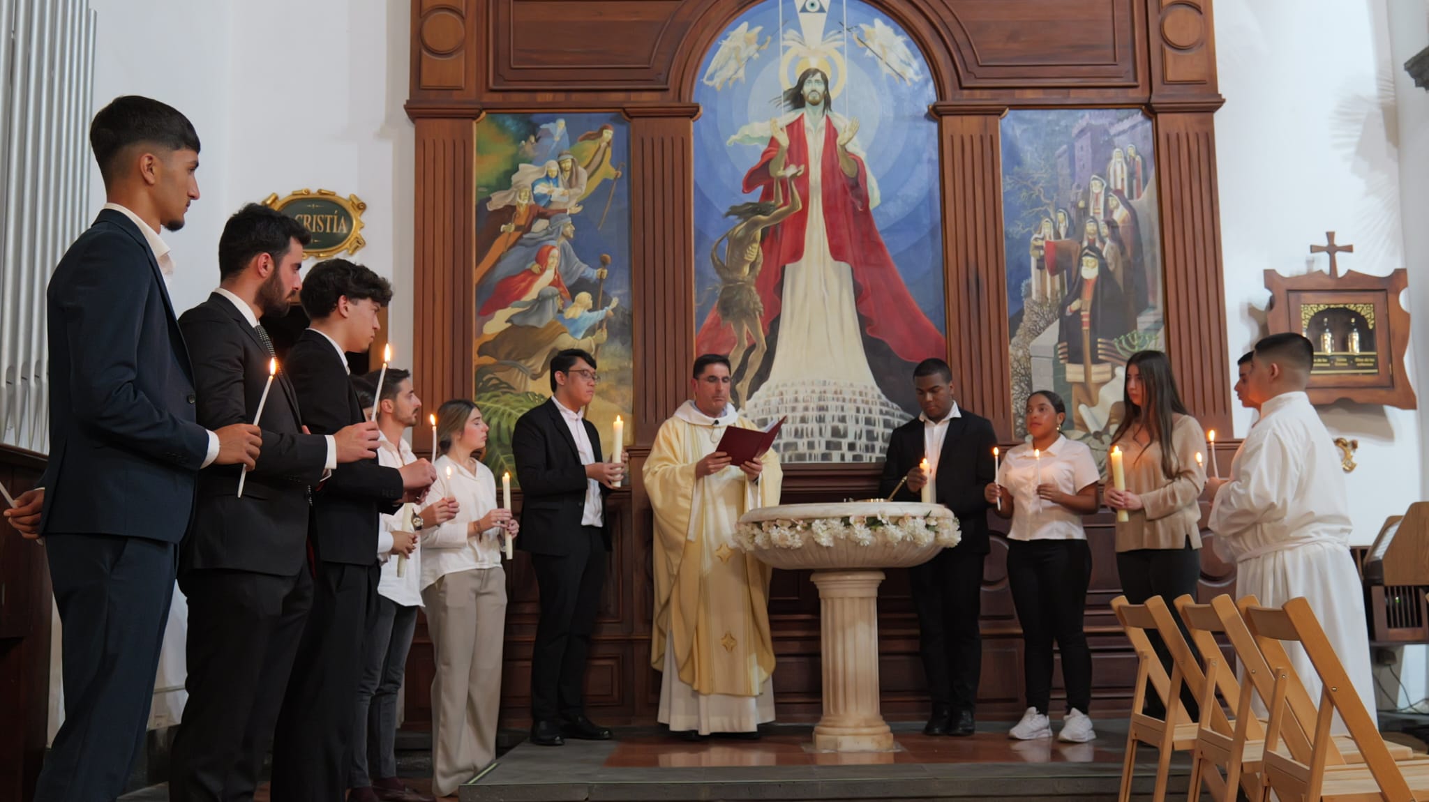 Vigilia Pascual en la iglesia de San Ginés Vigilia Pascual en la iglesia de San Ginés