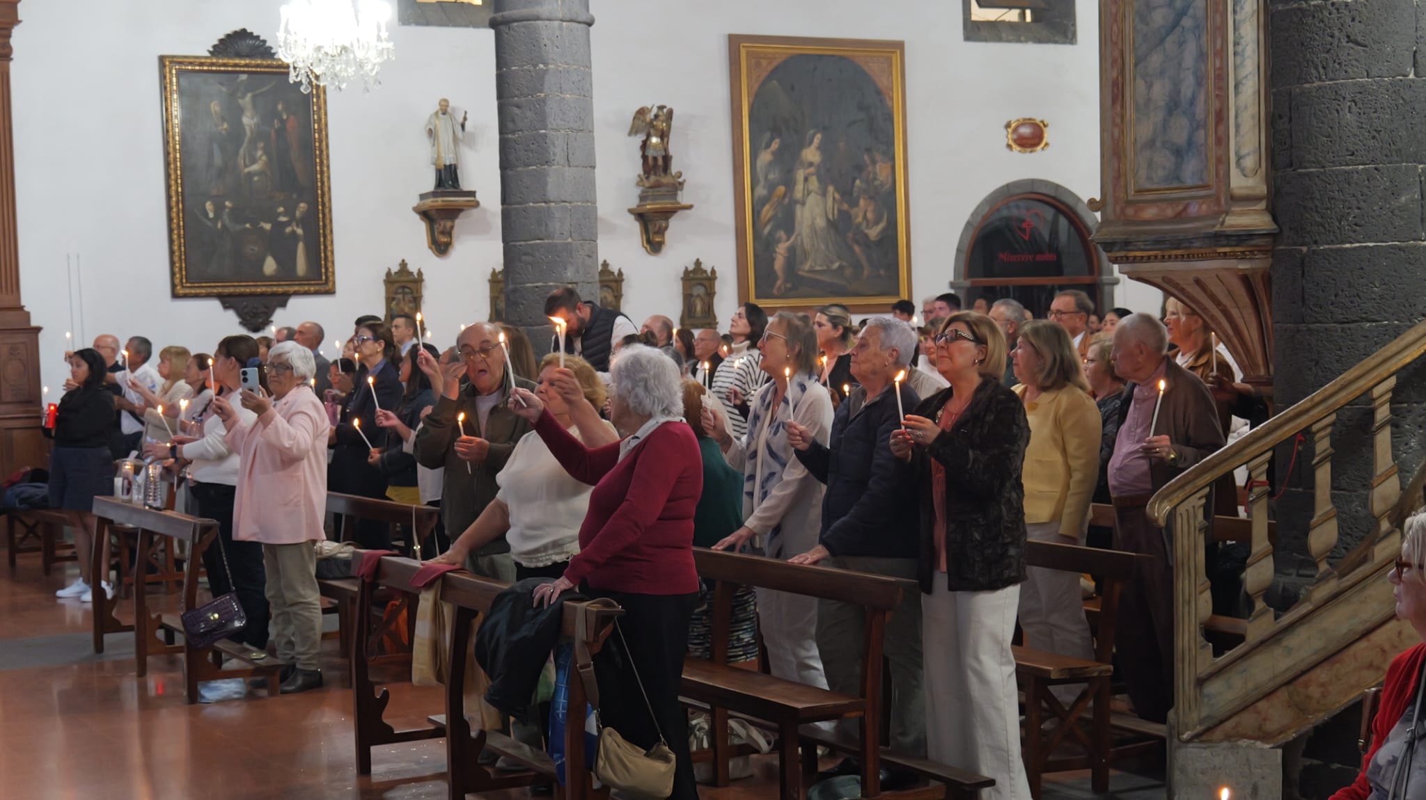 Vigilia Pascual en la iglesia de San Ginés Vigilia Pascual en la iglesia de San Ginés
