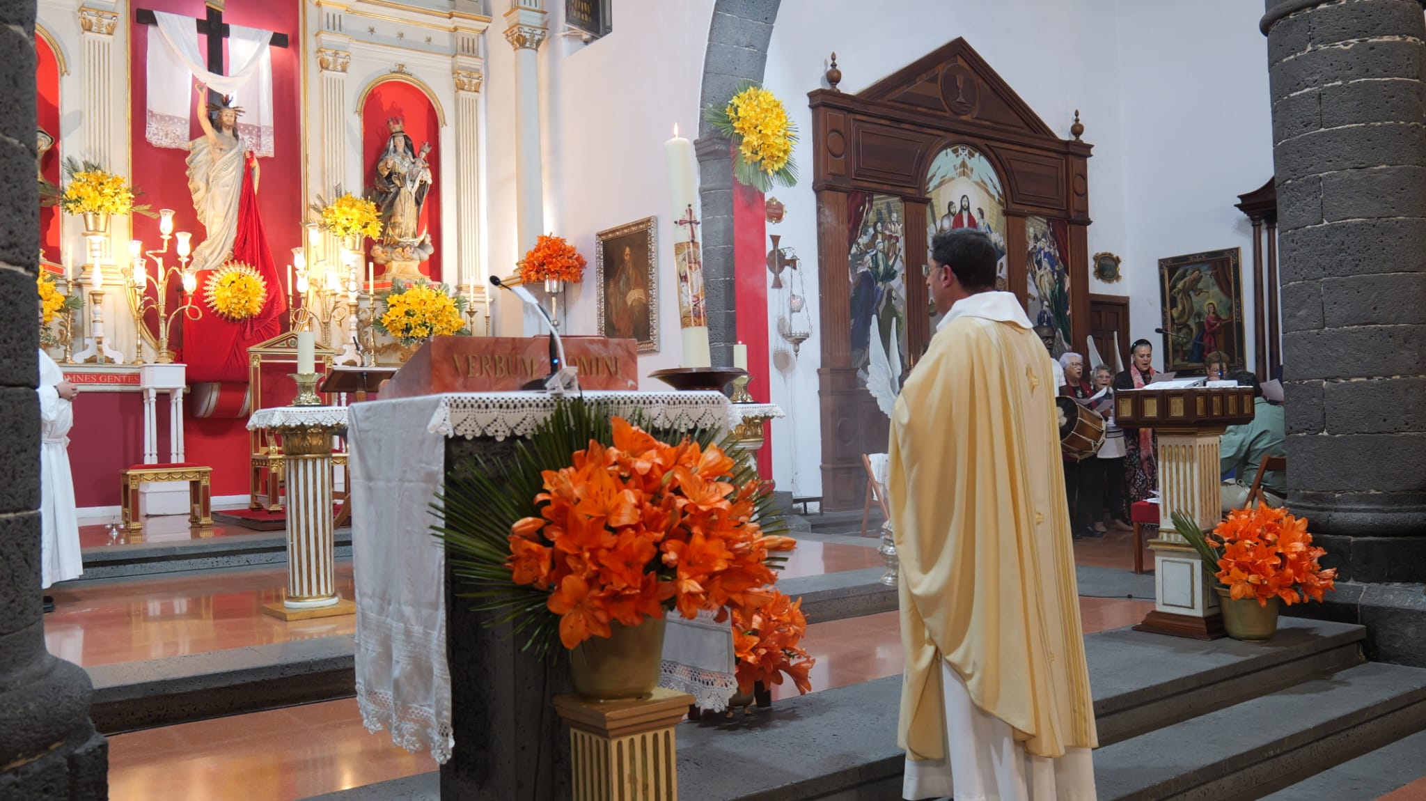 Vigilia Pascual en la iglesia de San Ginés Vigilia Pascual en la iglesia de San Ginés