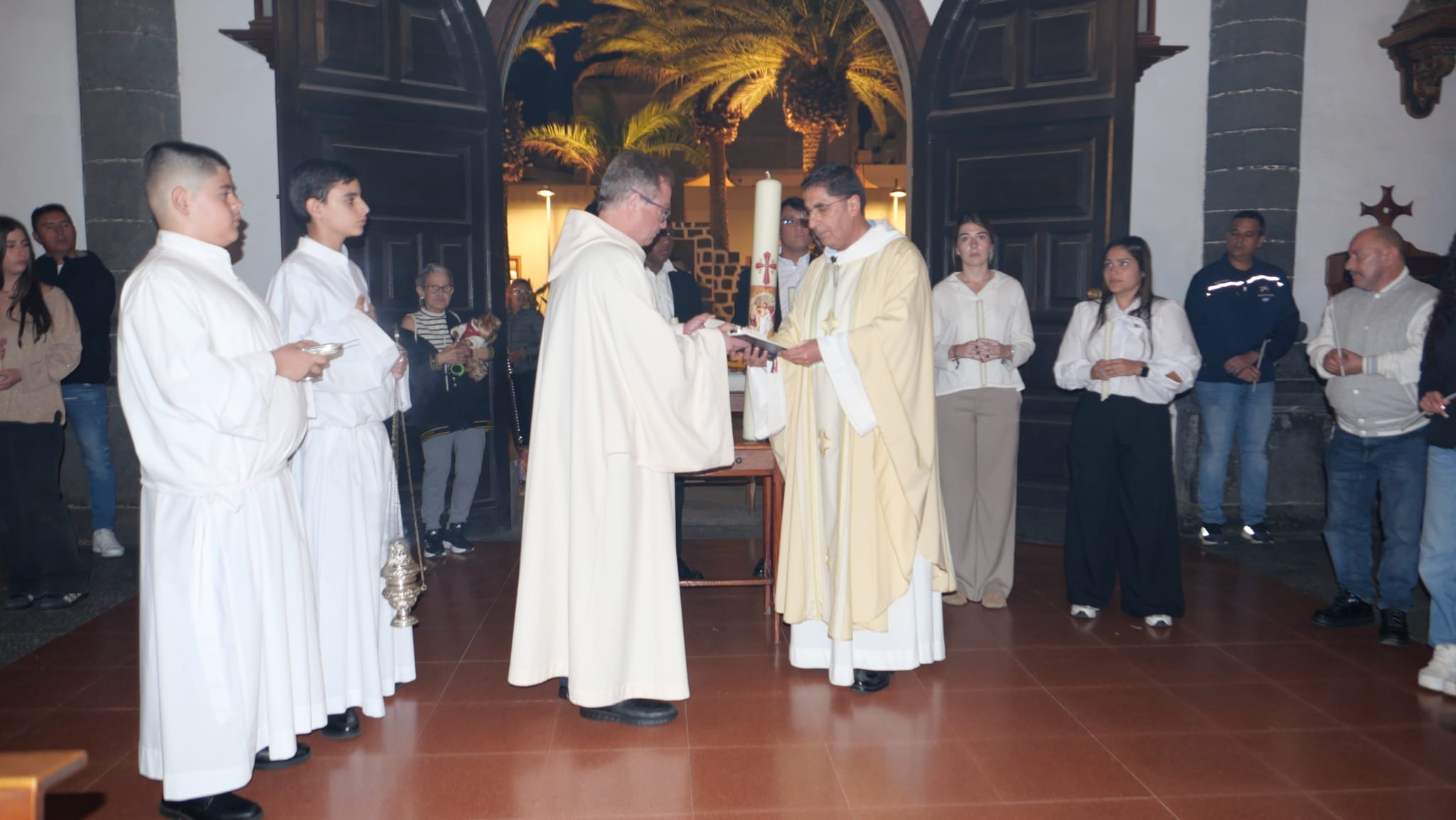 Vigilia Pascual en la iglesia de San Ginés Vigilia Pascual en la iglesia de San Ginés