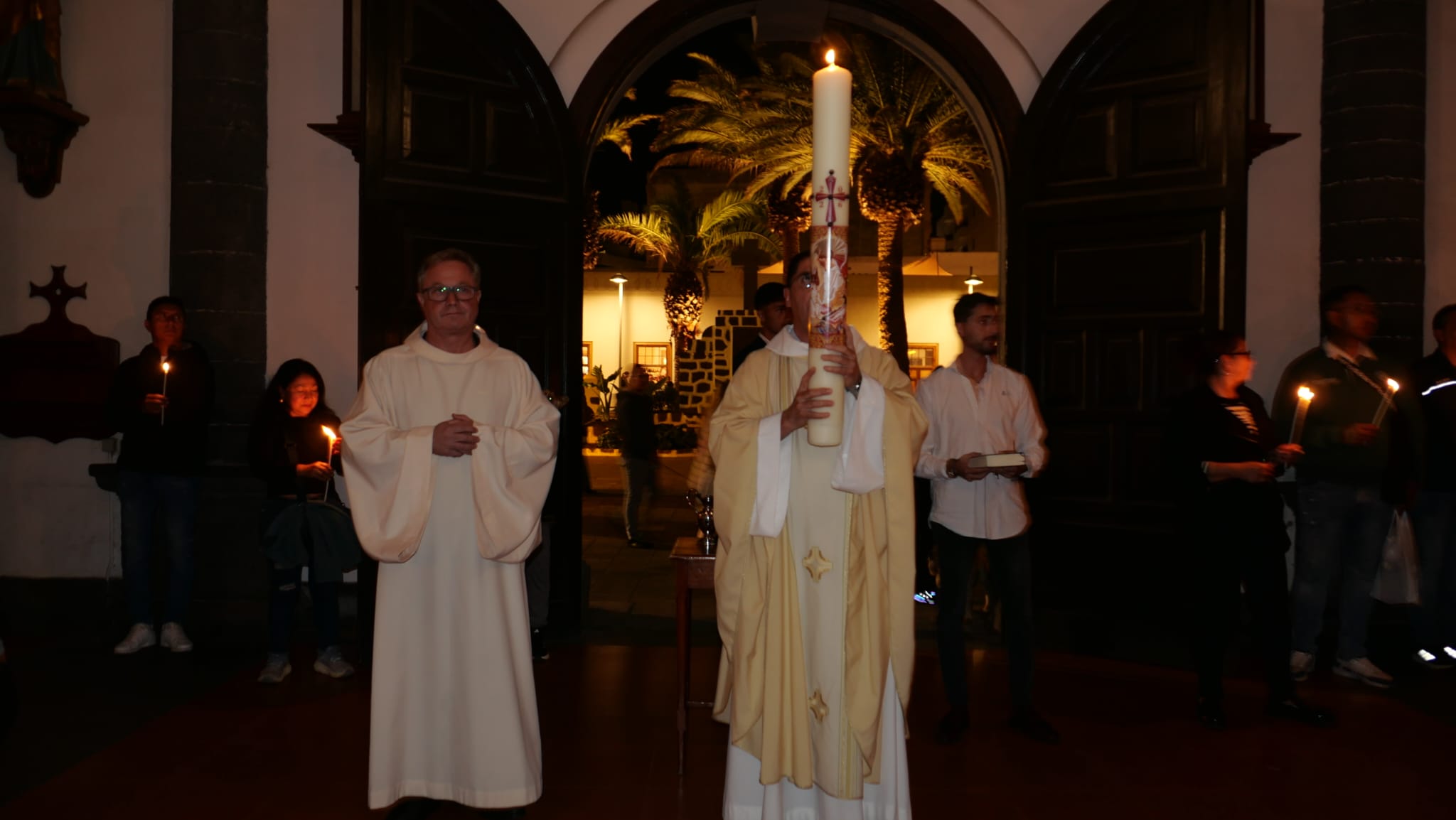 Vigilia Pascual en la iglesia de San Ginés Vigilia Pascual en la iglesia de San Ginés