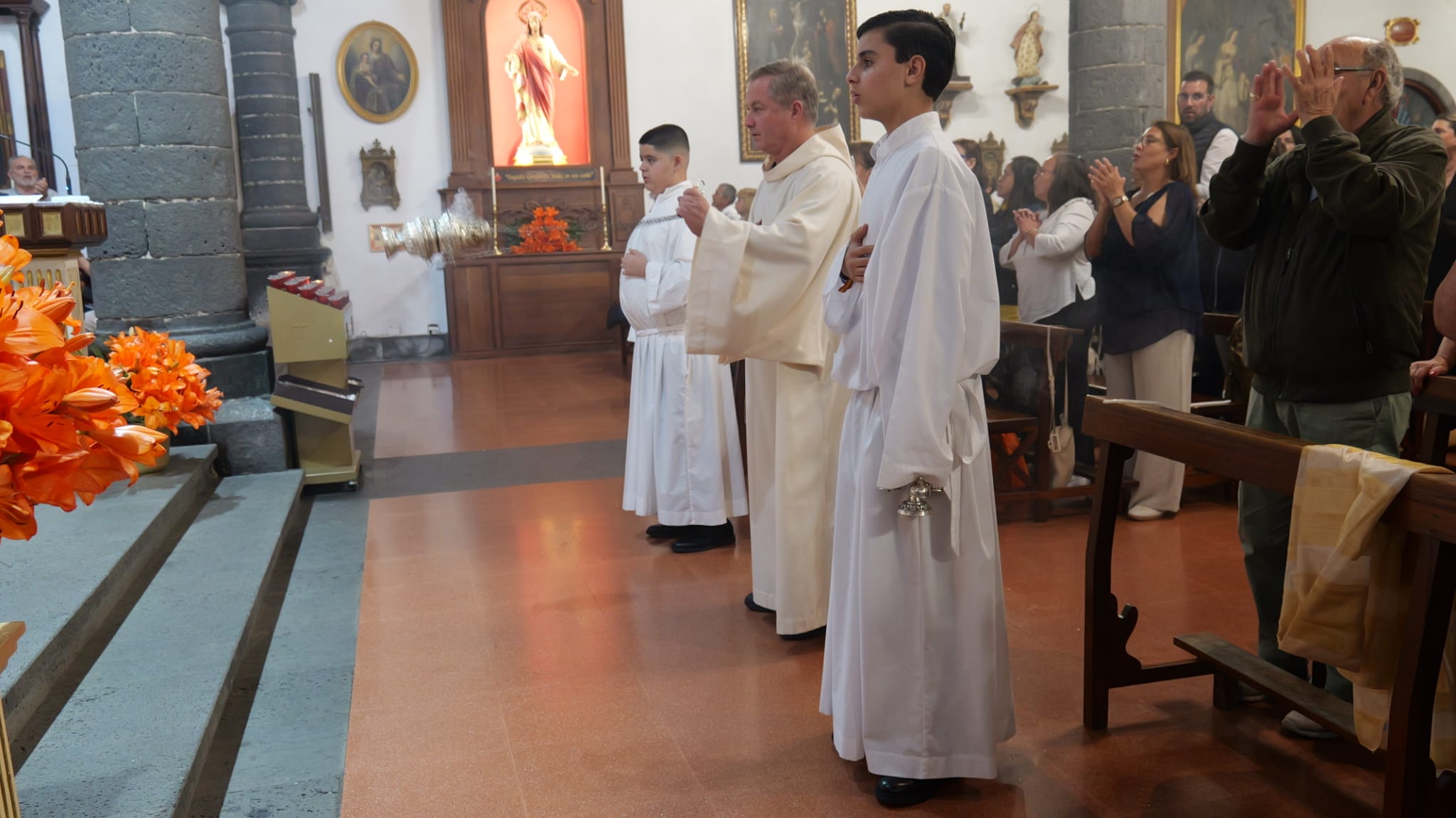 Vigilia Pascual en la iglesia de San Ginés Vigilia Pascual en la iglesia de San Ginés
