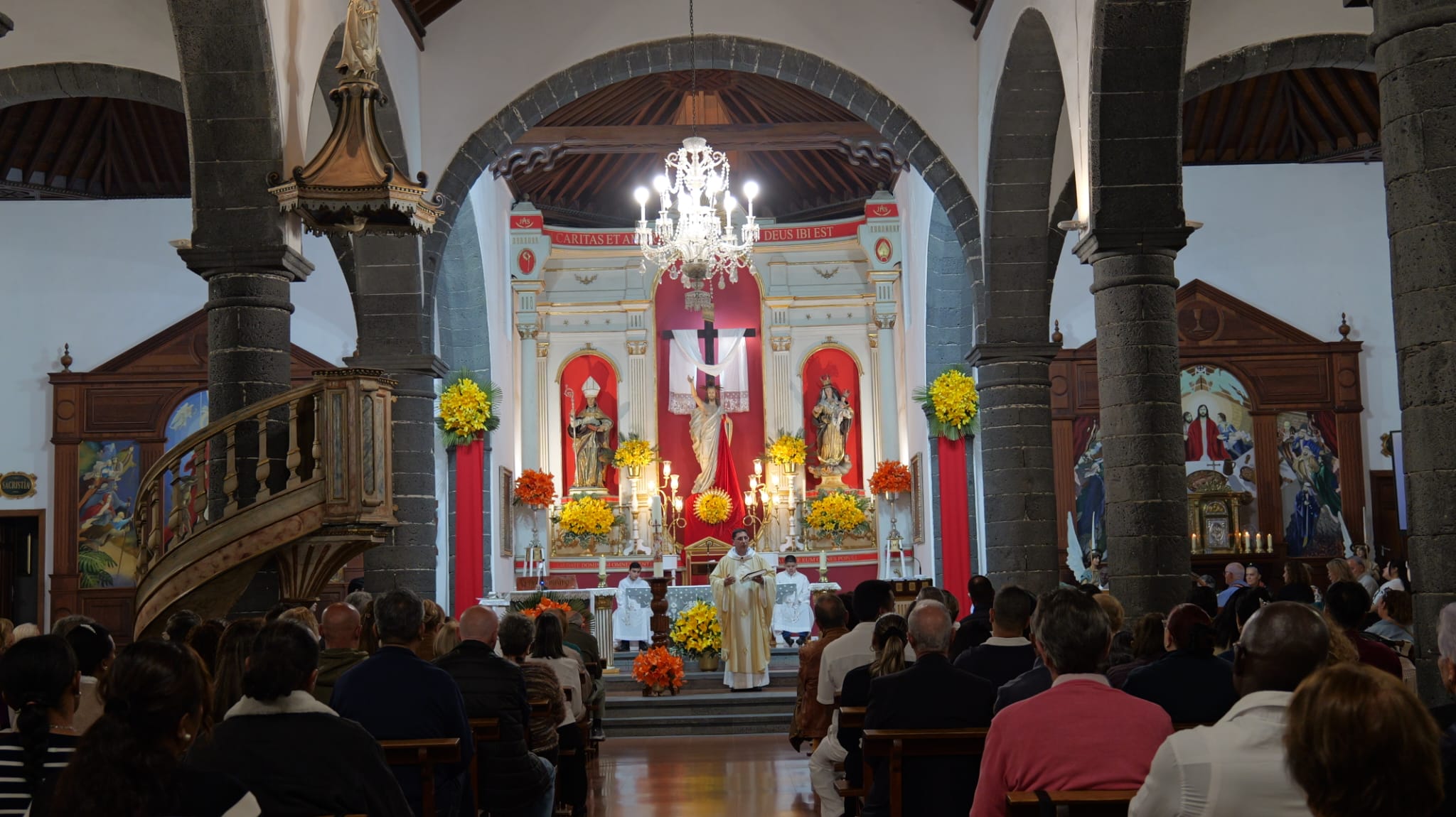 Vigilia Pascual en la iglesia de San Ginés Vigilia Pascual en la iglesia de San Ginés