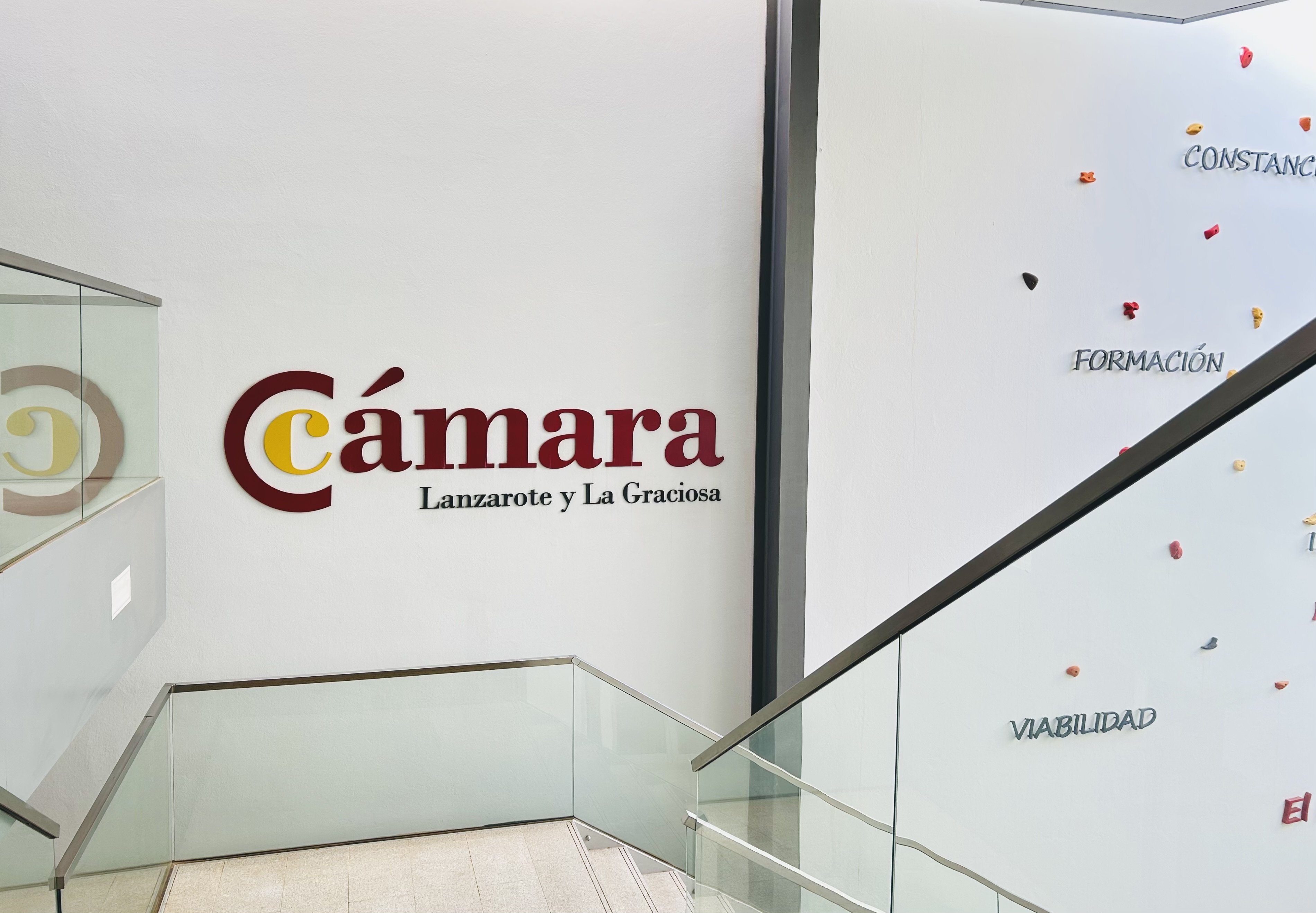 Escalera general del edificio principal de la Cámara de Comercio de Lanzarote y La Graciosa.