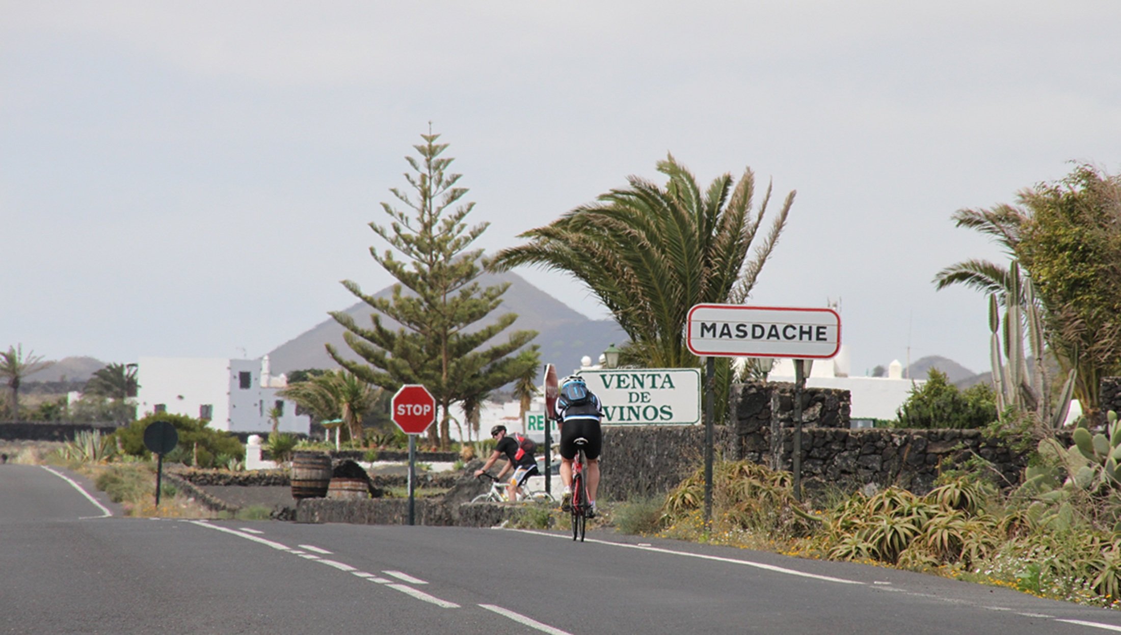 Una de las carreteras de Masdache
