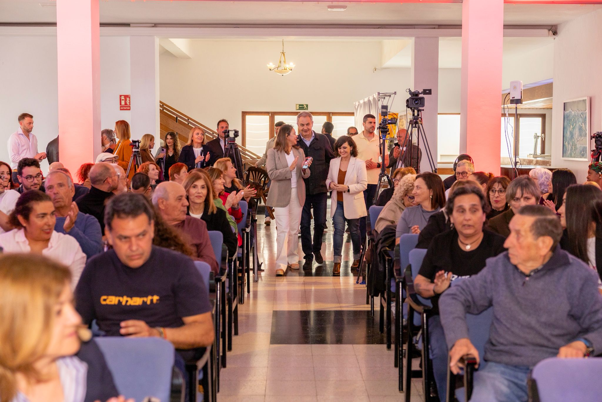 Zapatero inaugura la Escuela Feminista del PSOE de Lanzarote Zapatero inaugura la Escuela Feminista del PSOE de Lanzarote