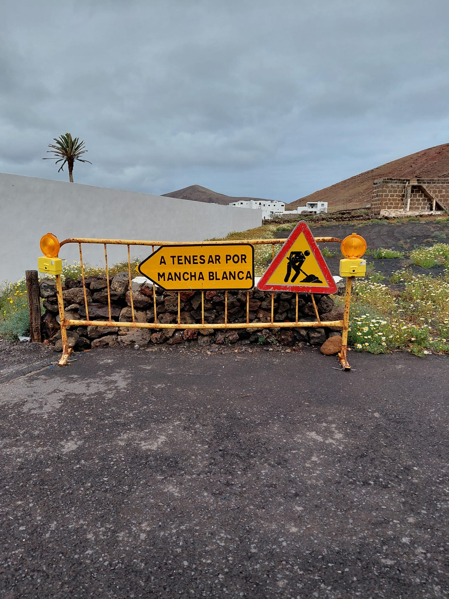 FOTO DEL CARTEL DEL DESVIO POR EL TABLERO
