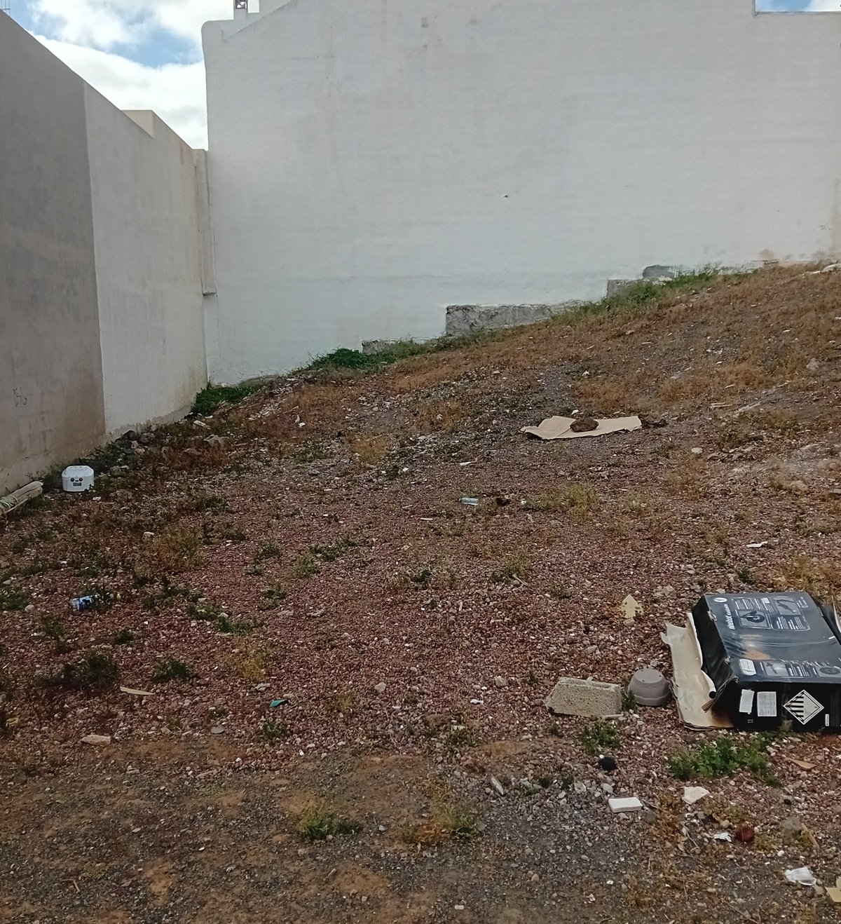Acumulación de basura y residuos en Arrecife Acumulación de basura y residuos en Arrecife