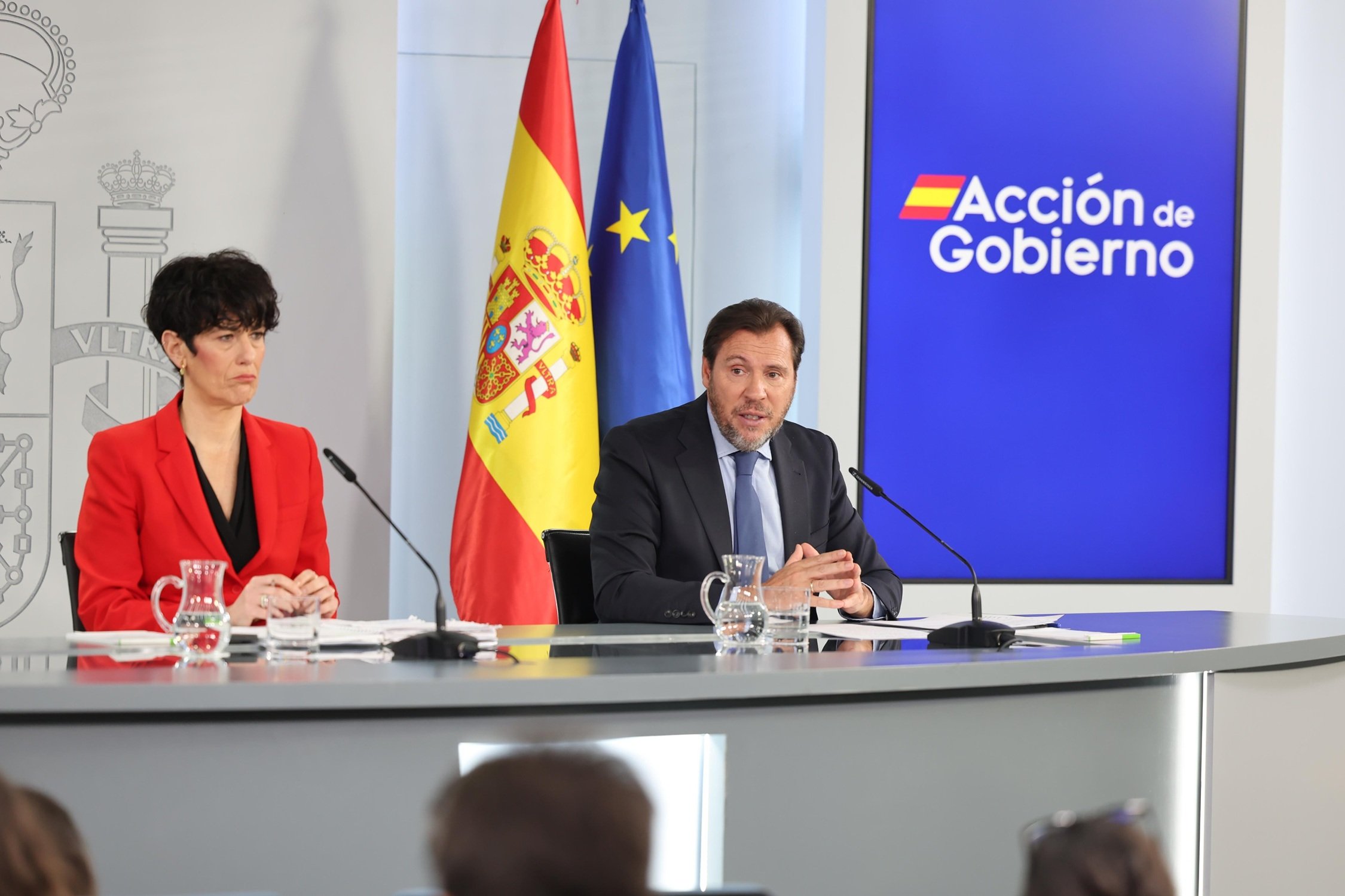 El ministro Puente atiende a los medios de comunicación