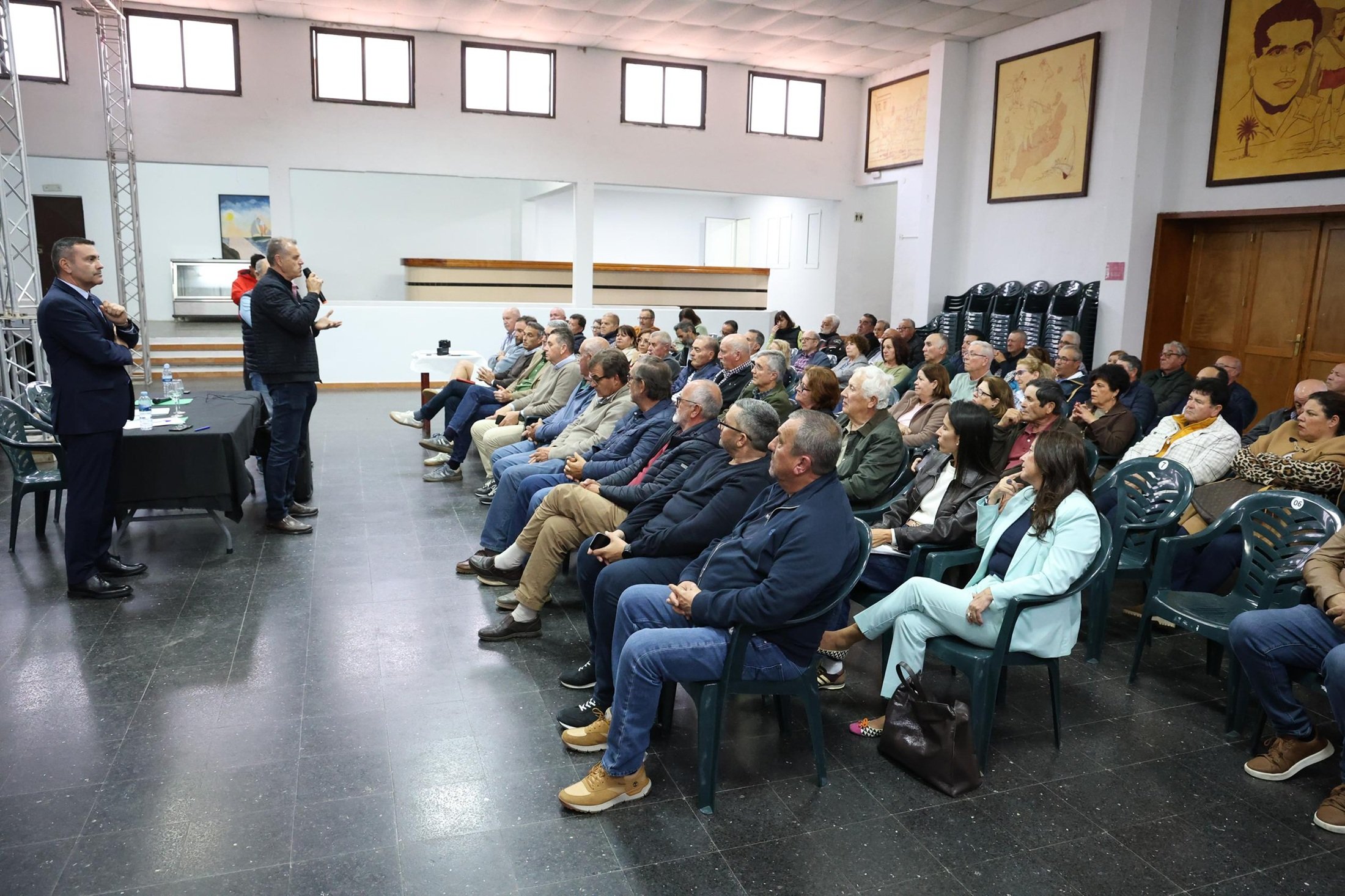Asamblea Abierta celebrada en el Centro Democrático de Máguez