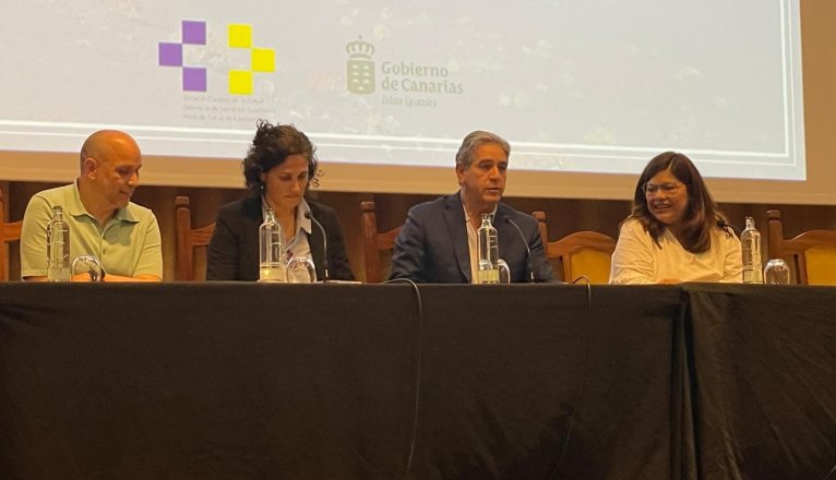 Erasmo García during the presentation