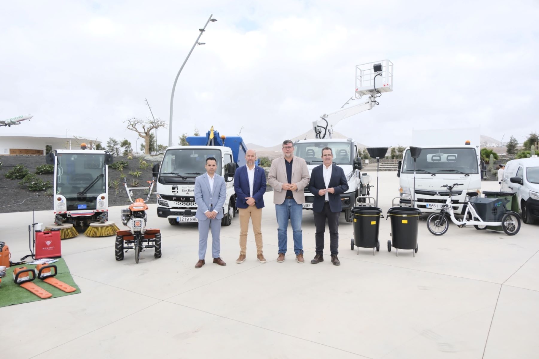 Presentacion vehículo y equipo de limpieza 