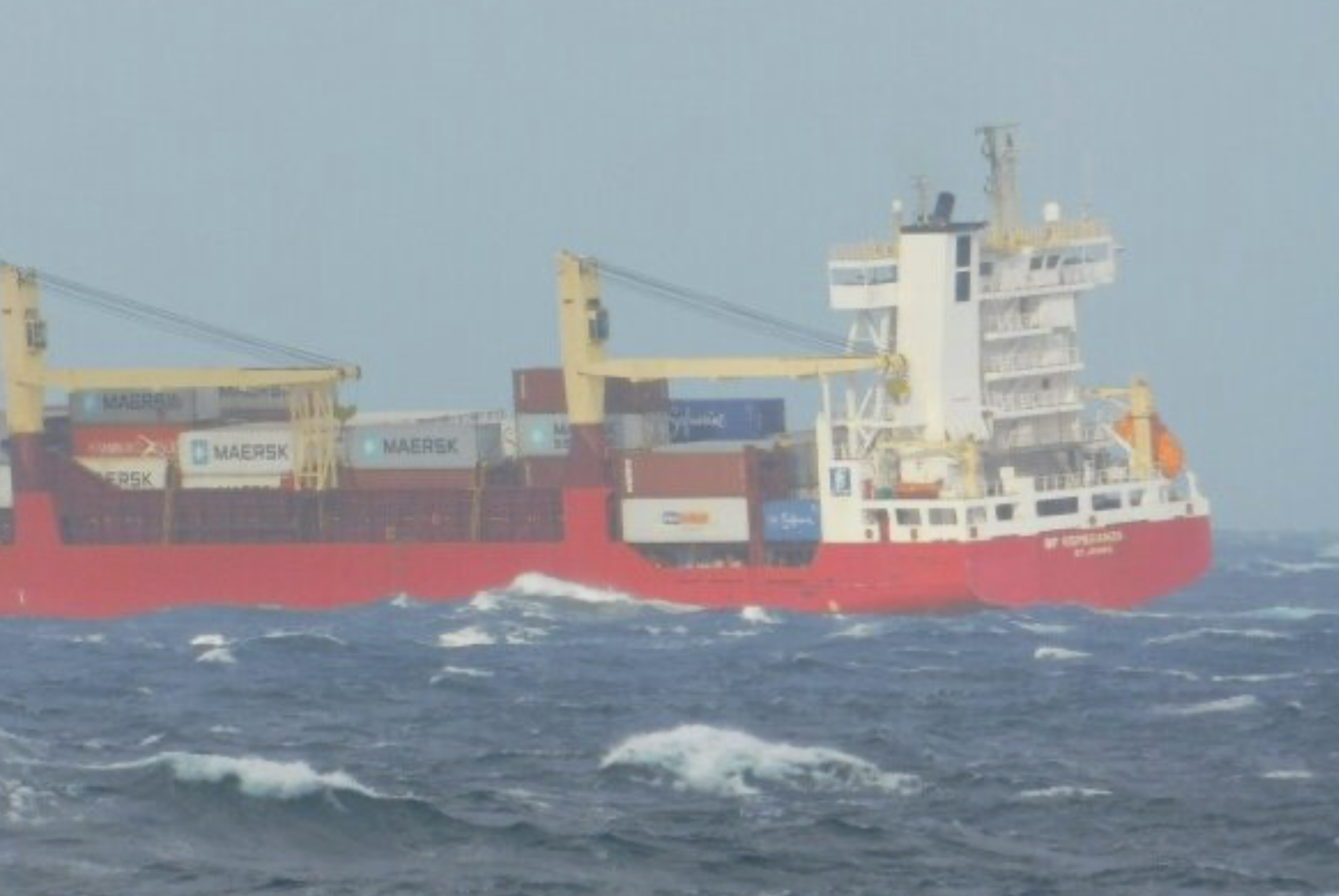 El buque mercante del rescate. Foto: Salvamento. 