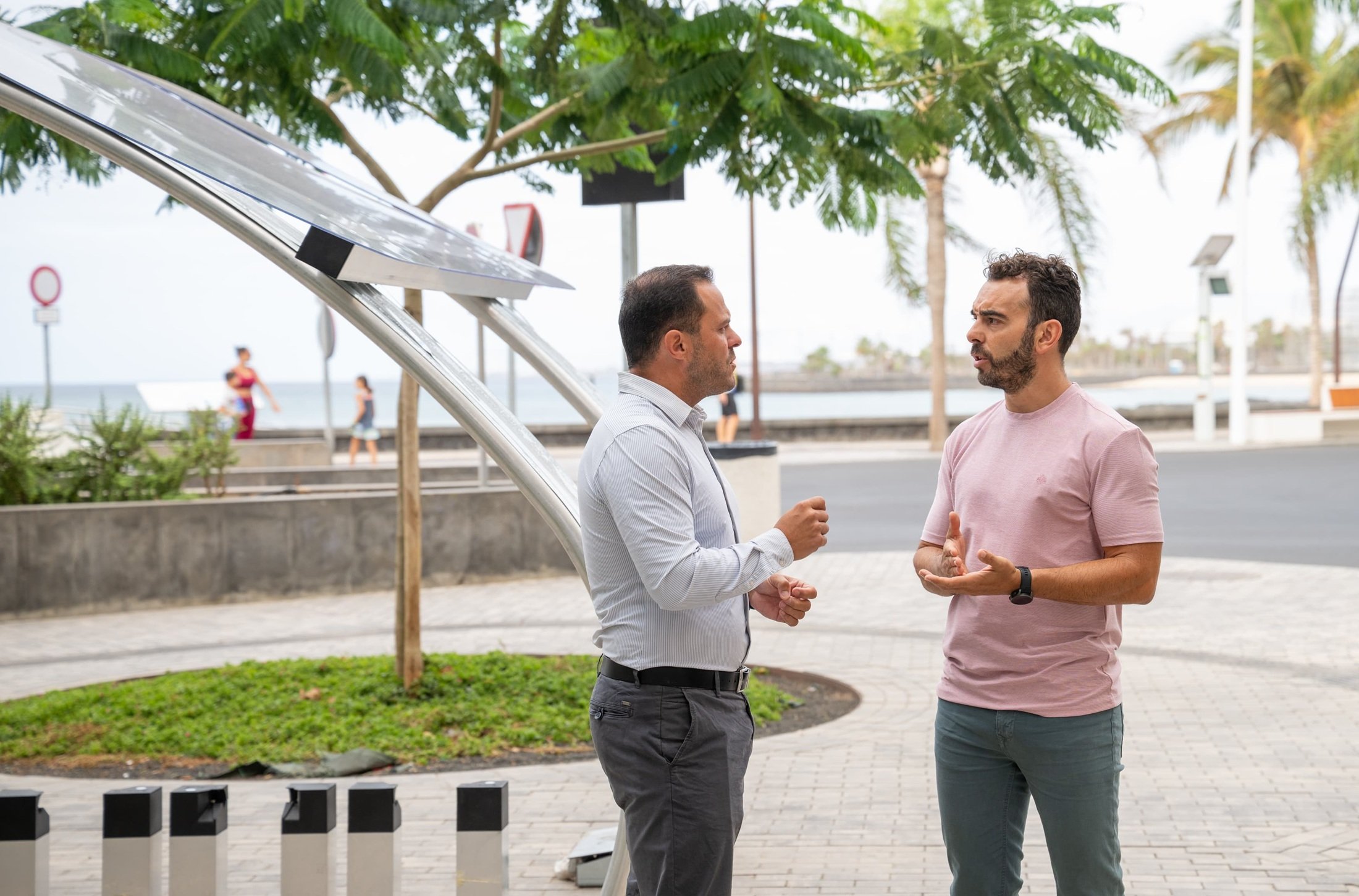 El alcalde Yonathan de León, y el concejal de Transportes y Movilidad, Mario González Altube