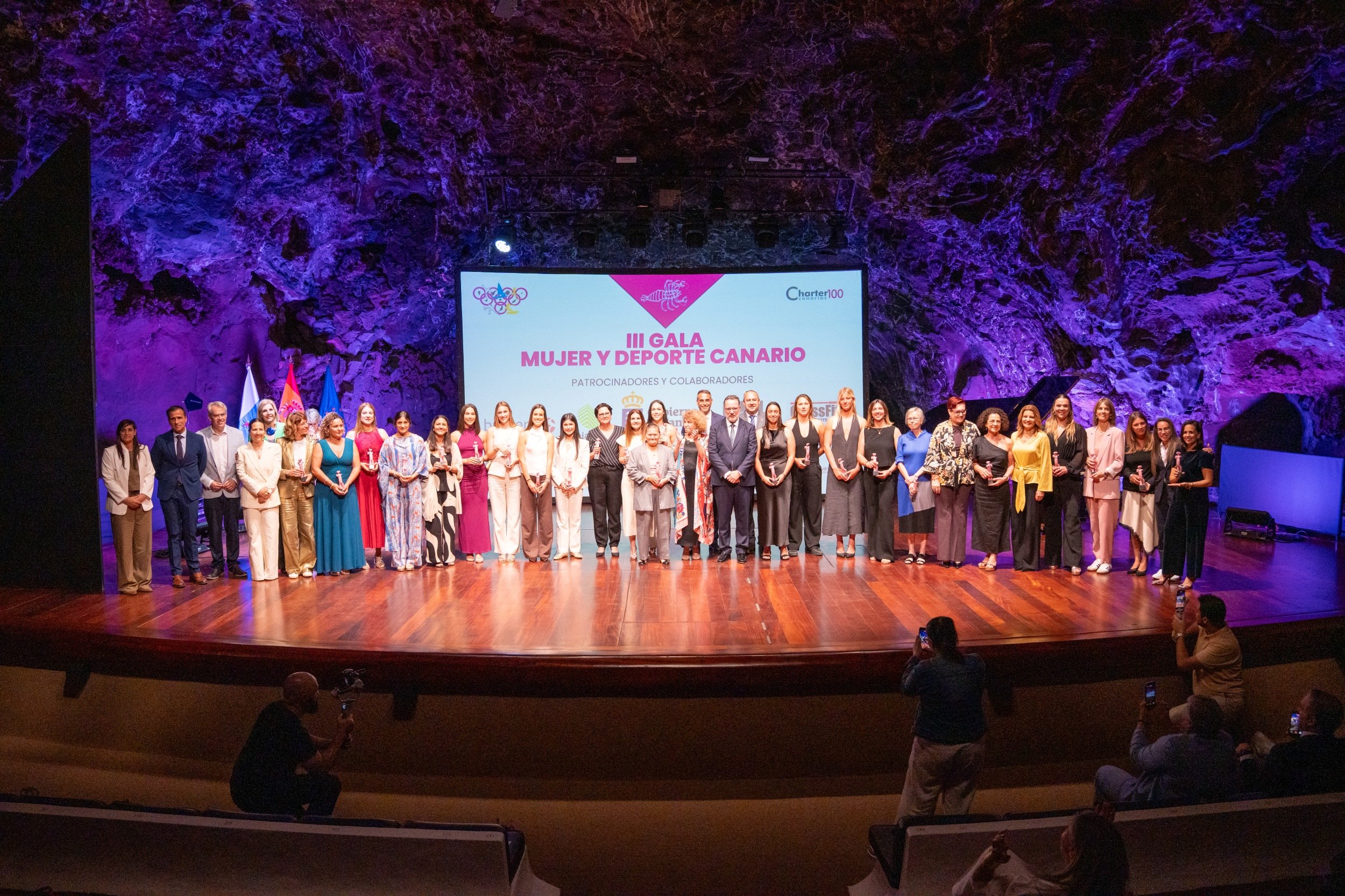 Canarias reconoce en Lanzarote a una veintena de referentes del deporte femenino