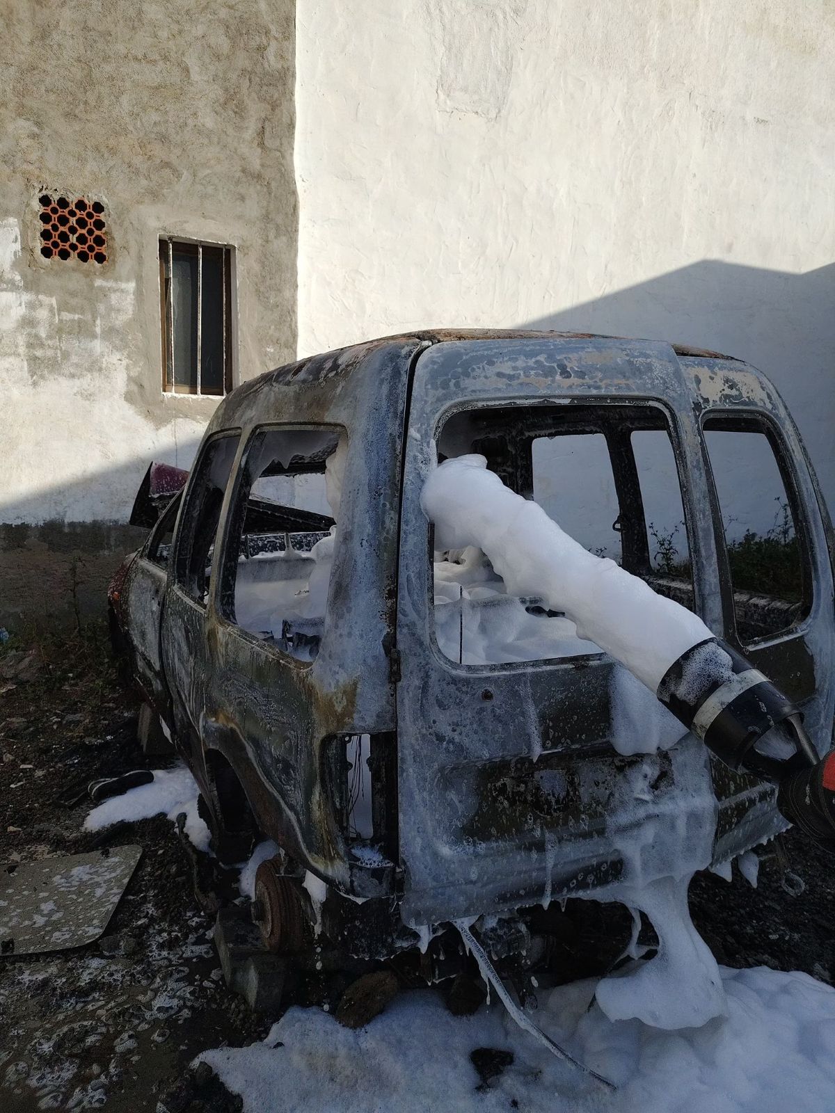 Vehículo calcinado en Arrecife