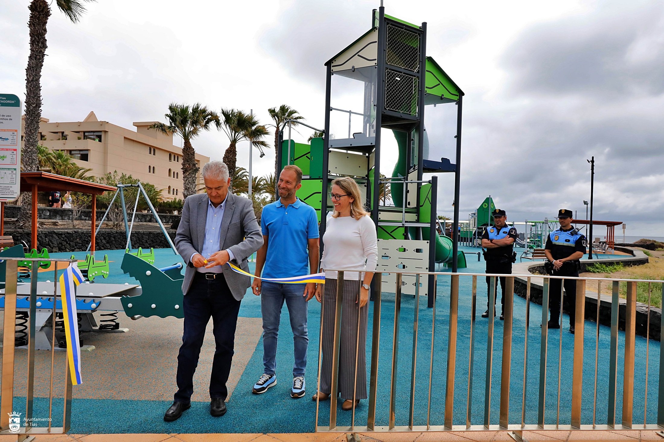 Inauguración del parque infantil de Matagorda