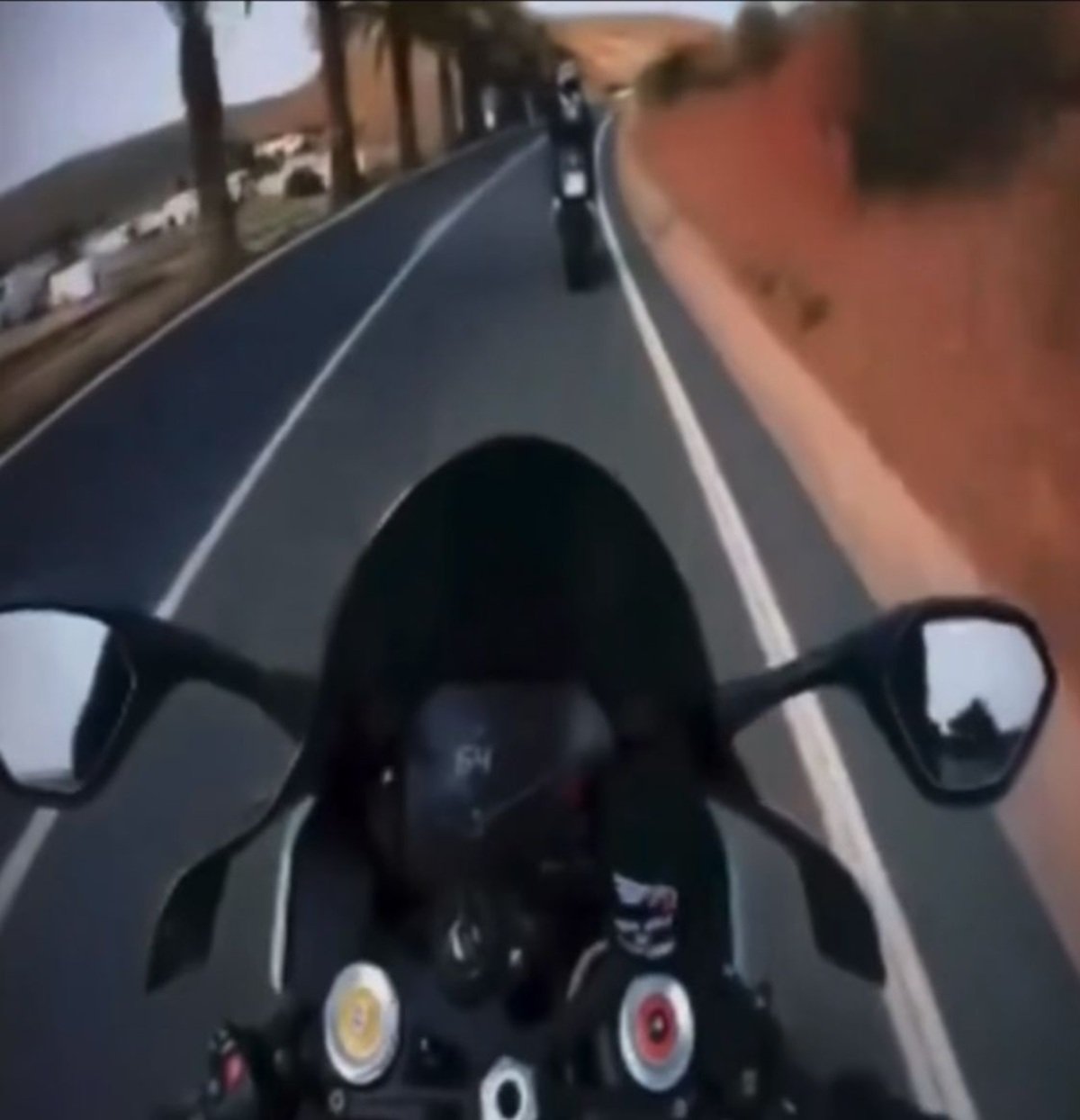 Motoristas circulando por Los Valles. Foto: Radio Televisión Canaria