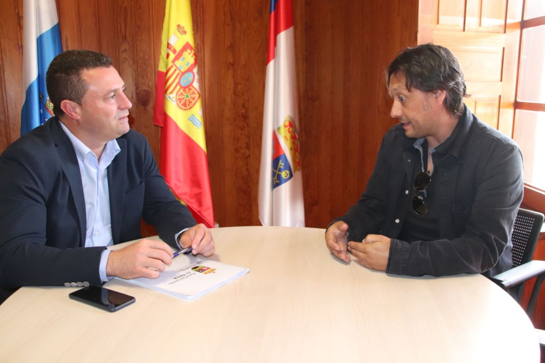 El alcalde y el director de la EOI