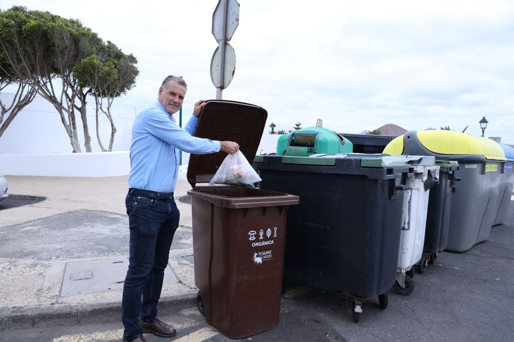 Contenedor marrón  Domingo Cejas