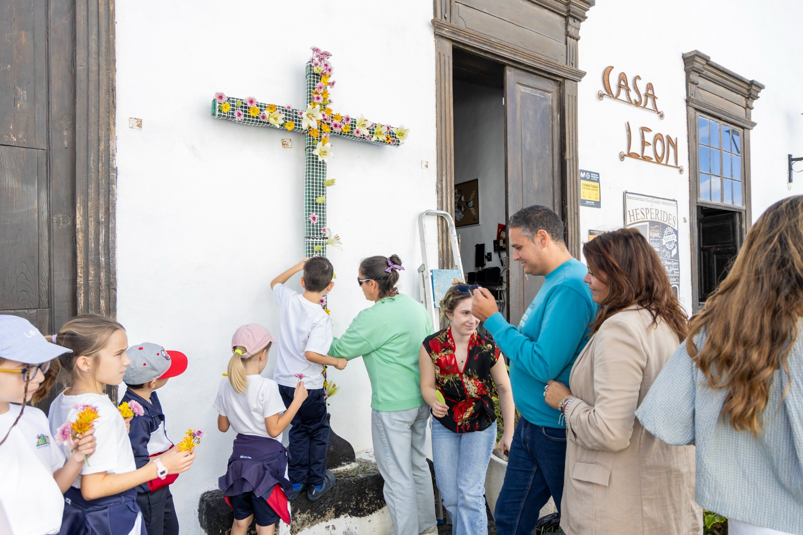 Enramado de cruces en La Villa, 2026