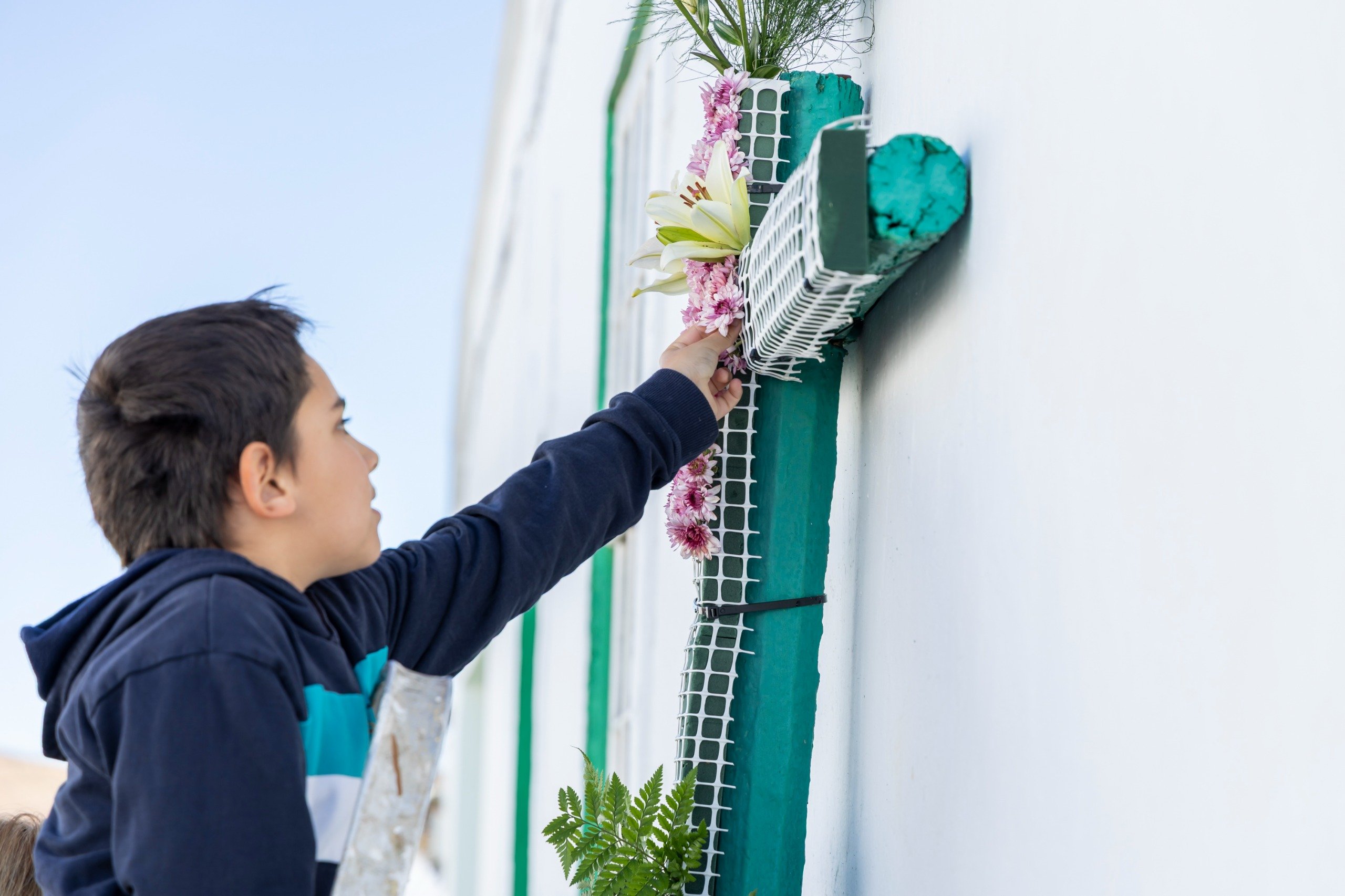 Enramado de cruces en La Villa, 2026