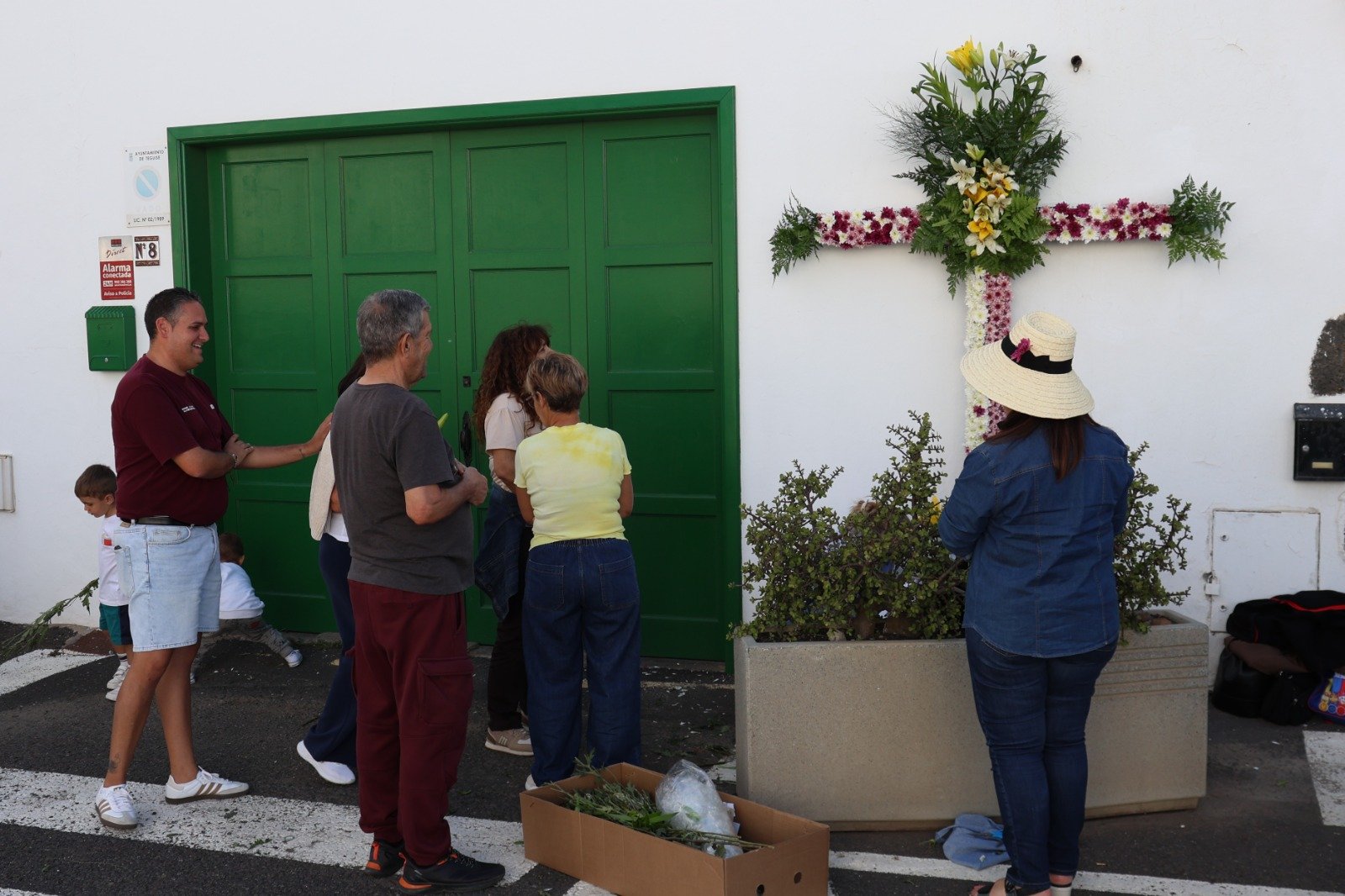 Enramado de cruces en La Villa, 2026