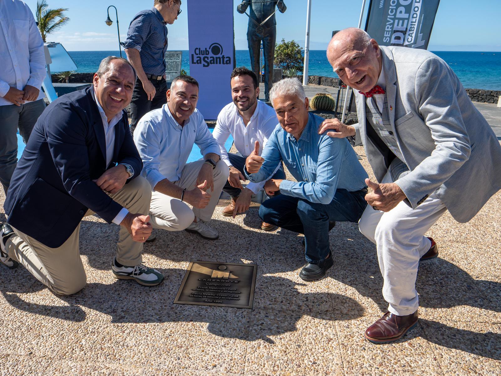 Descubrimiento de las placas en Puerto del Carmen.