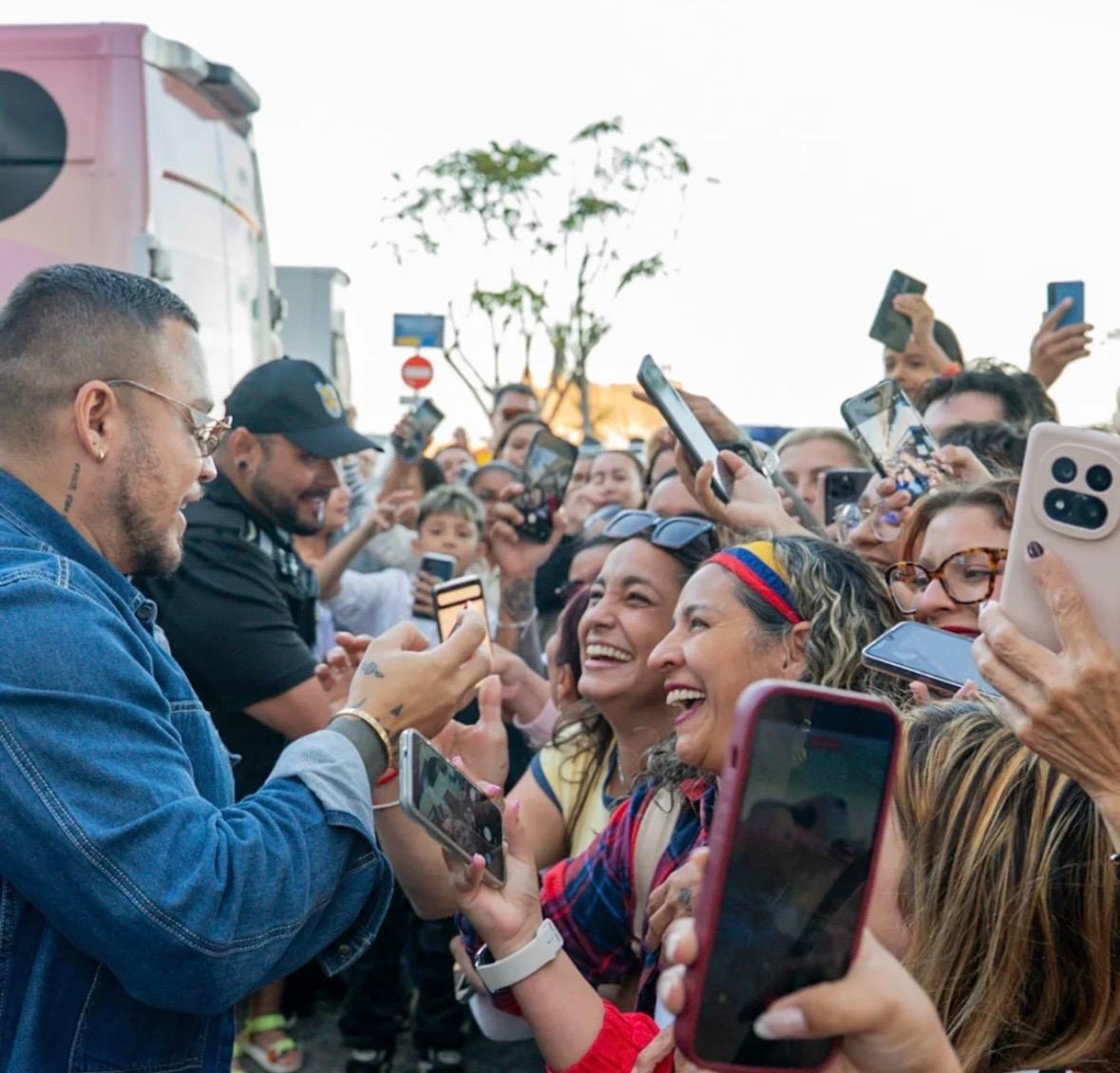 El cantante Jessi Uribe en la presentación del Festival Isla Latina en Arrecife
