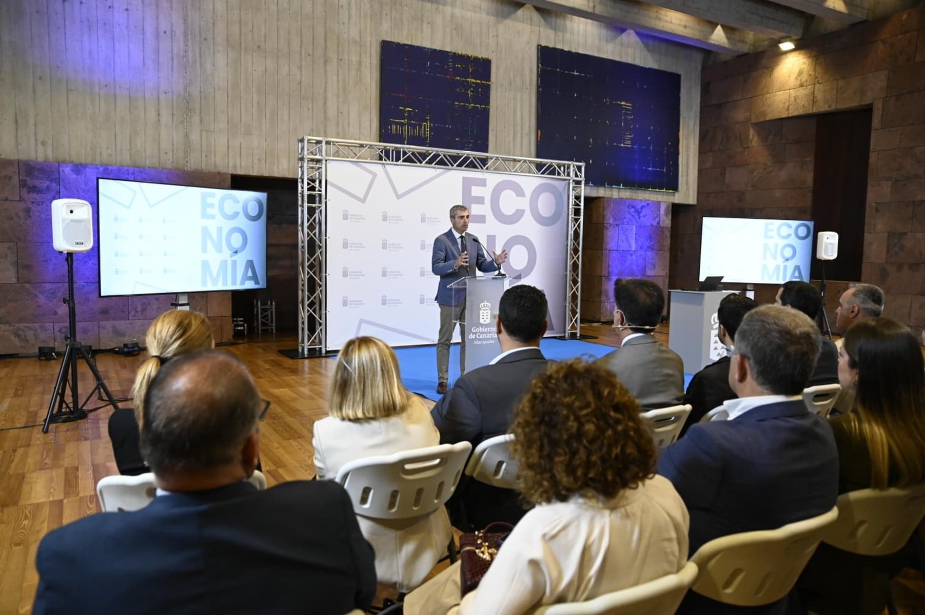 El vicepresidente del Gobierno de Canarias durante la presentación de la herramienta.