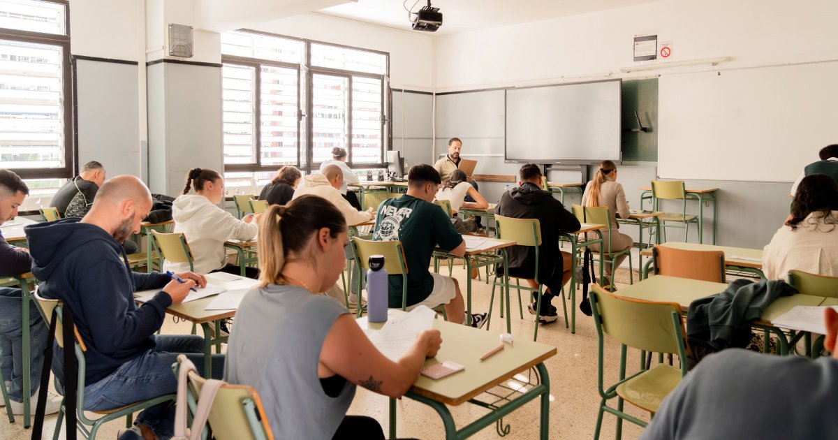 Cientos de personas se examinan en Lanzarote para acceder a estudios de FP