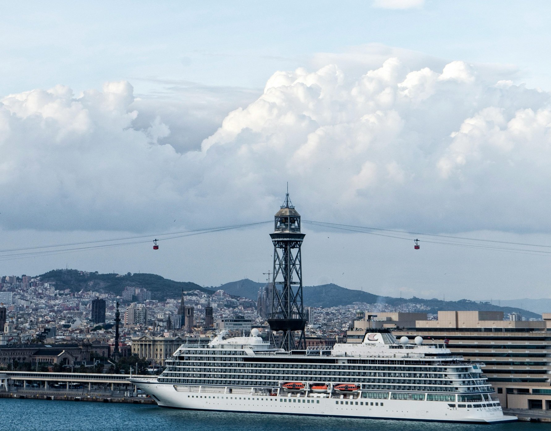 Un crucero en el Puerto de Barcelona.