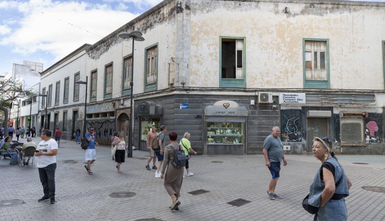 El antiguo Hotel Oriental en la calle León y Castillo de Arrecife. Foto: Juan Mateos.