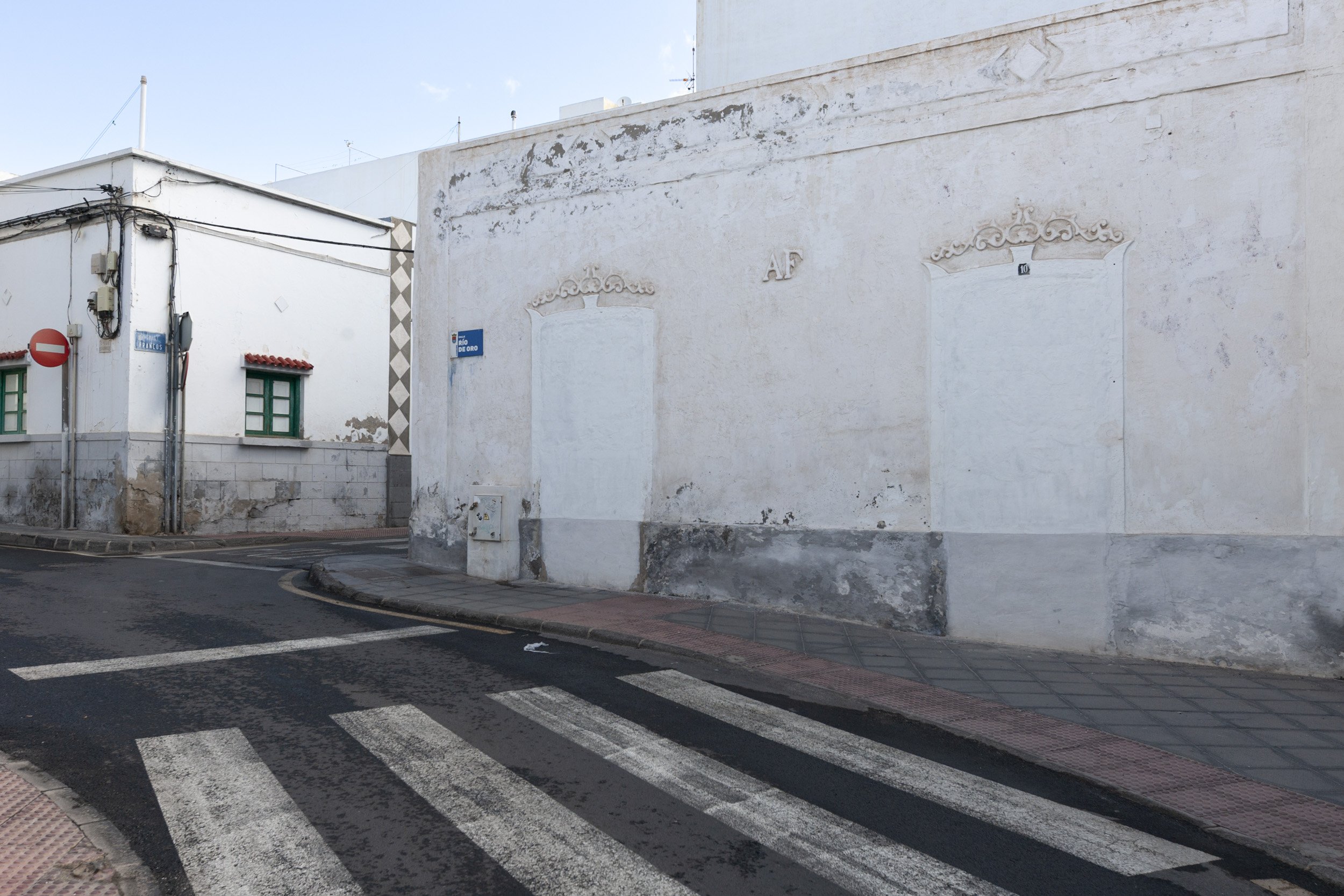 Arrecife y sus inmuebles abandonados. Fotos: Juan Mateos.