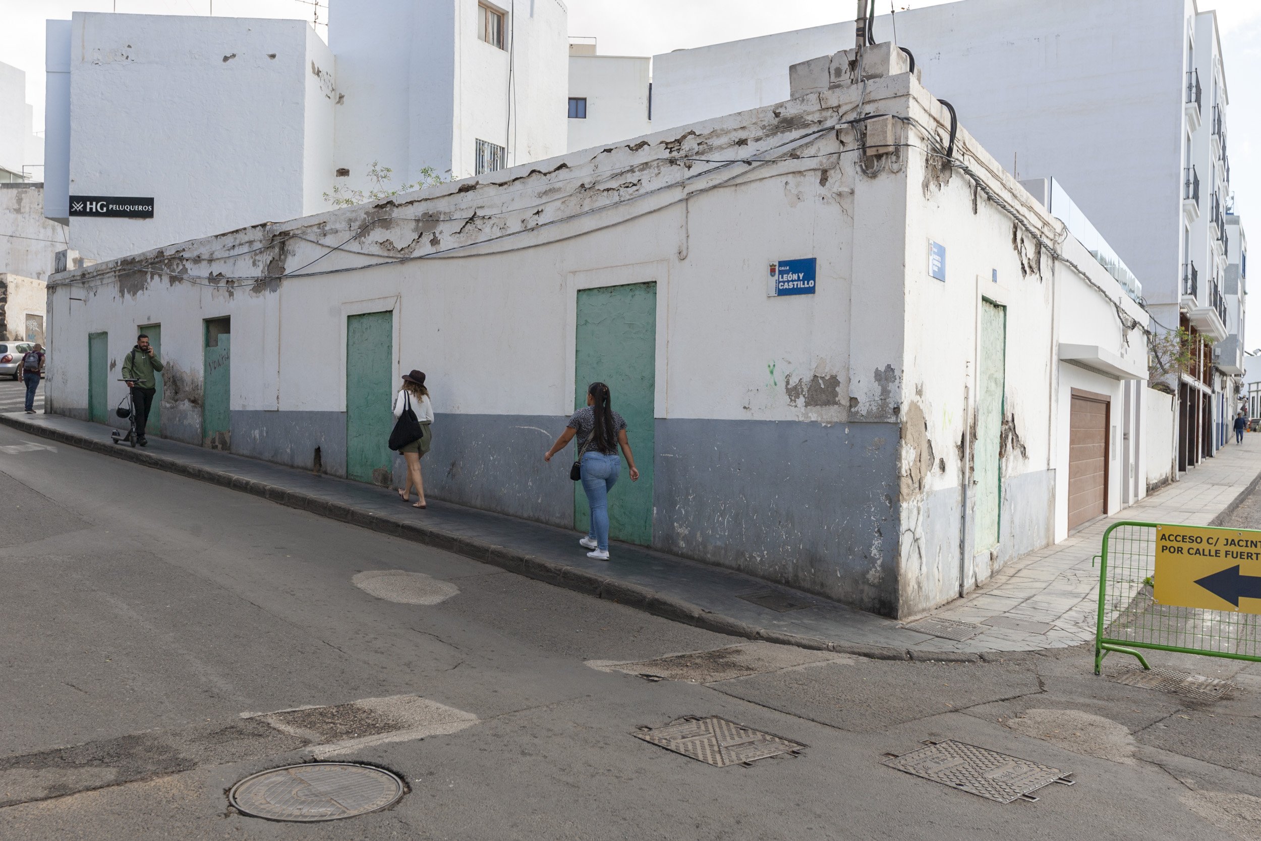 Arrecife y sus inmuebles abandonados. Fotos: Juan Mateos.