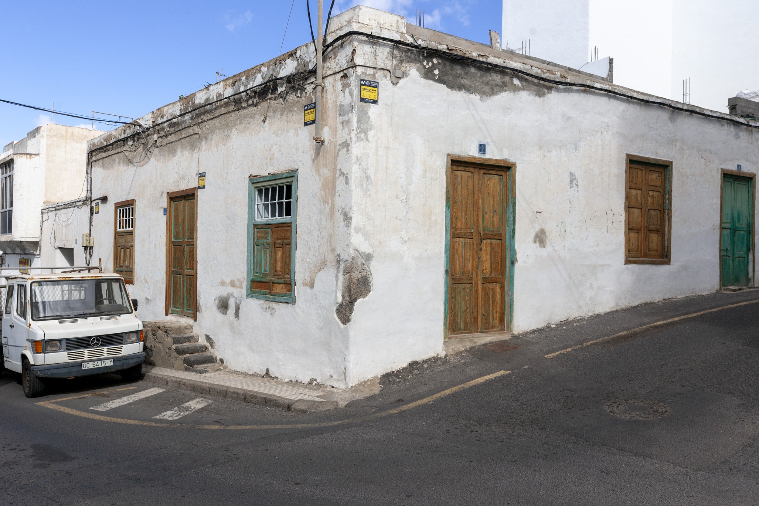 Arrecife y sus inmuebles abandonados. Fotos: Juan Mateos.