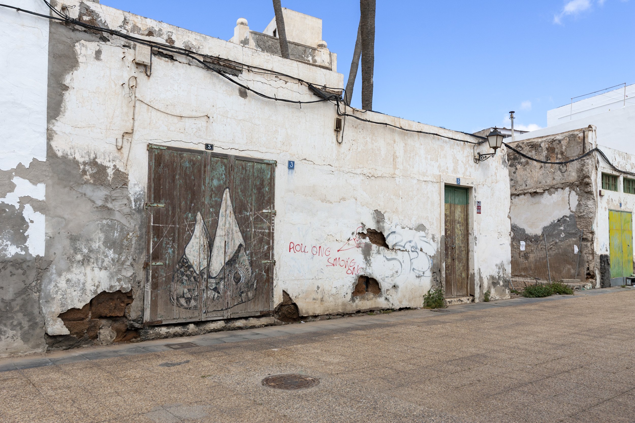 Arrecife y sus inmuebles abandonados. Fotos: Juan Mateos.