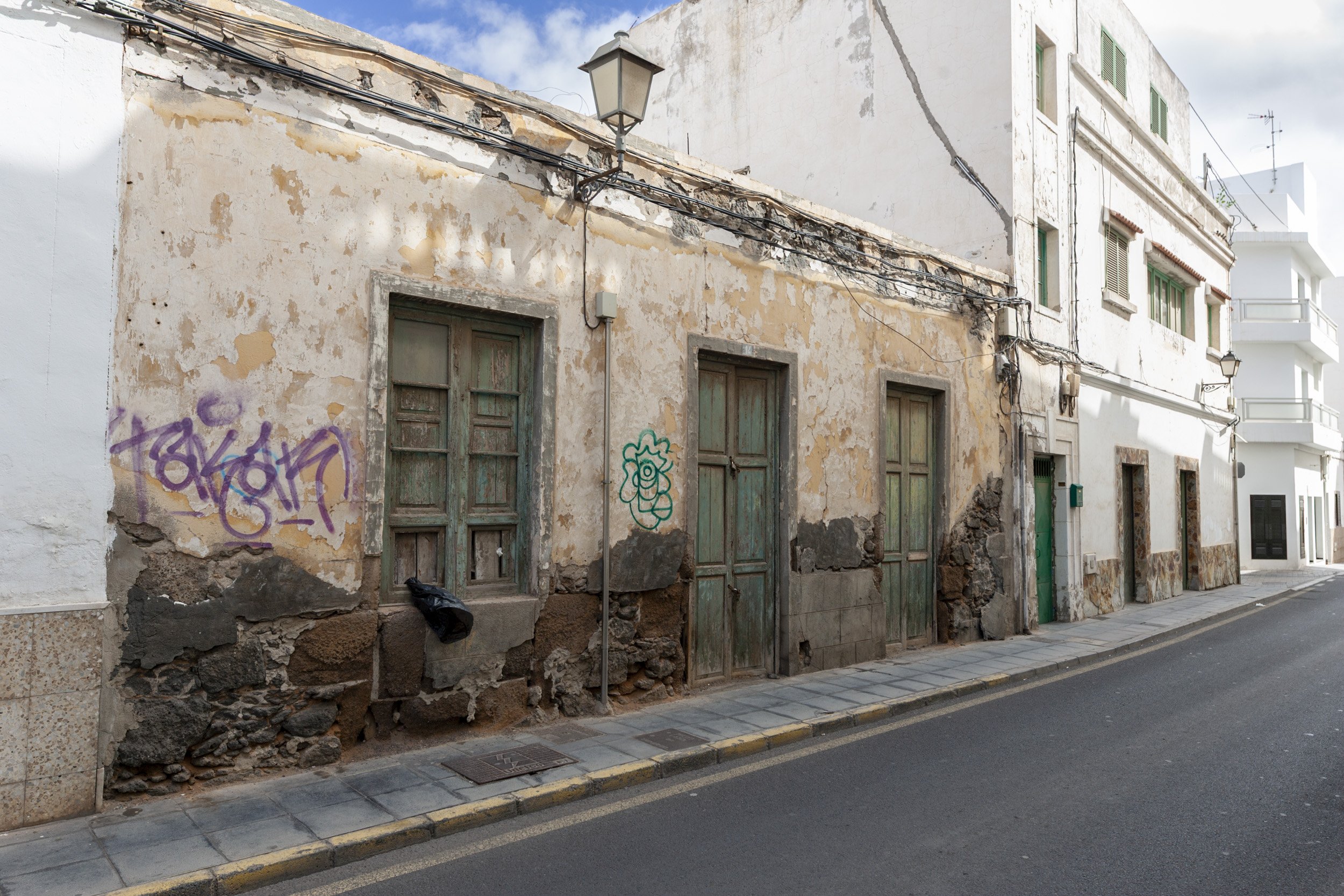 Arrecife y sus inmuebles abandonados. Fotos: Juan Mateos.