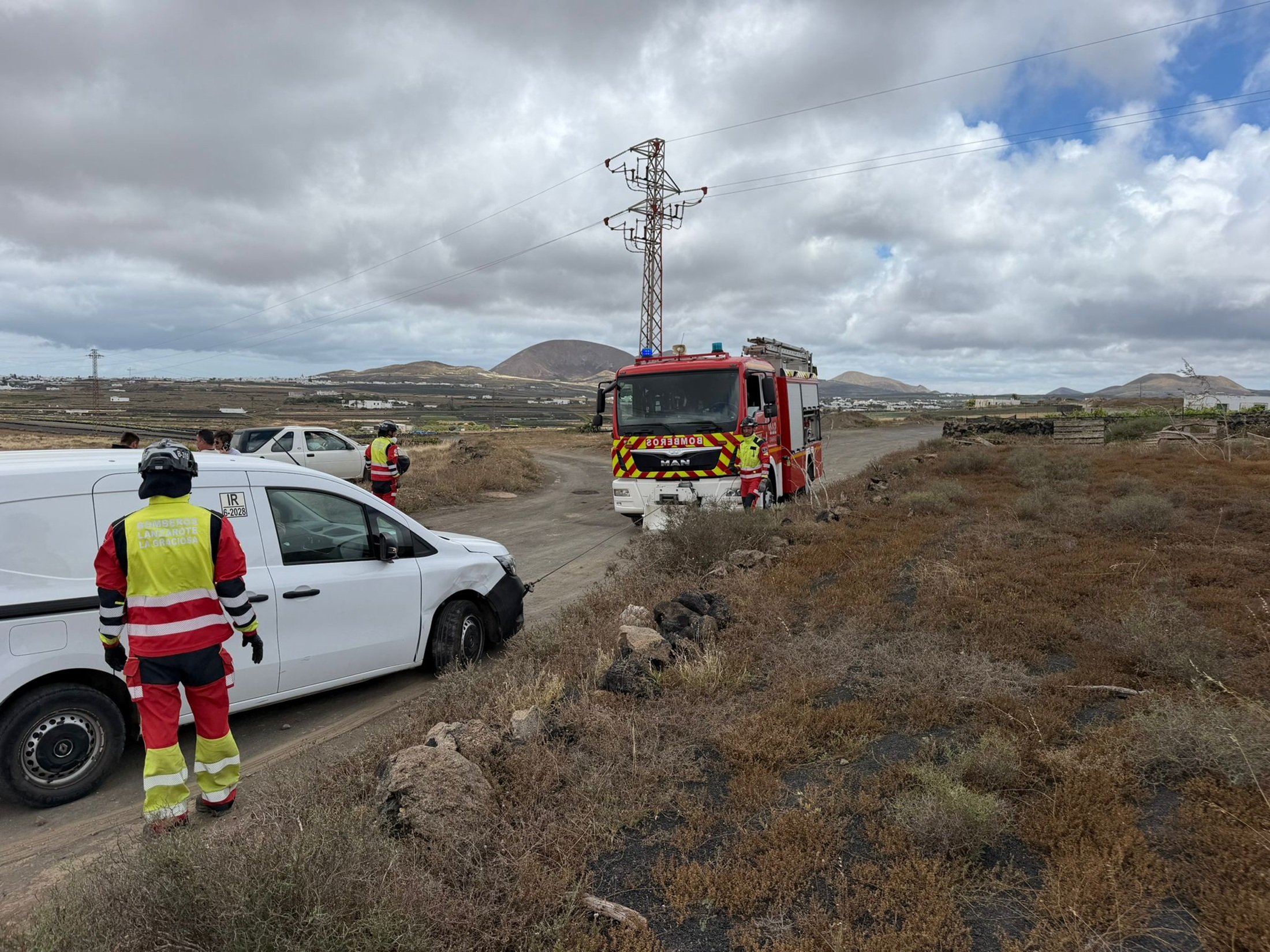 Bomberos durante su intervención