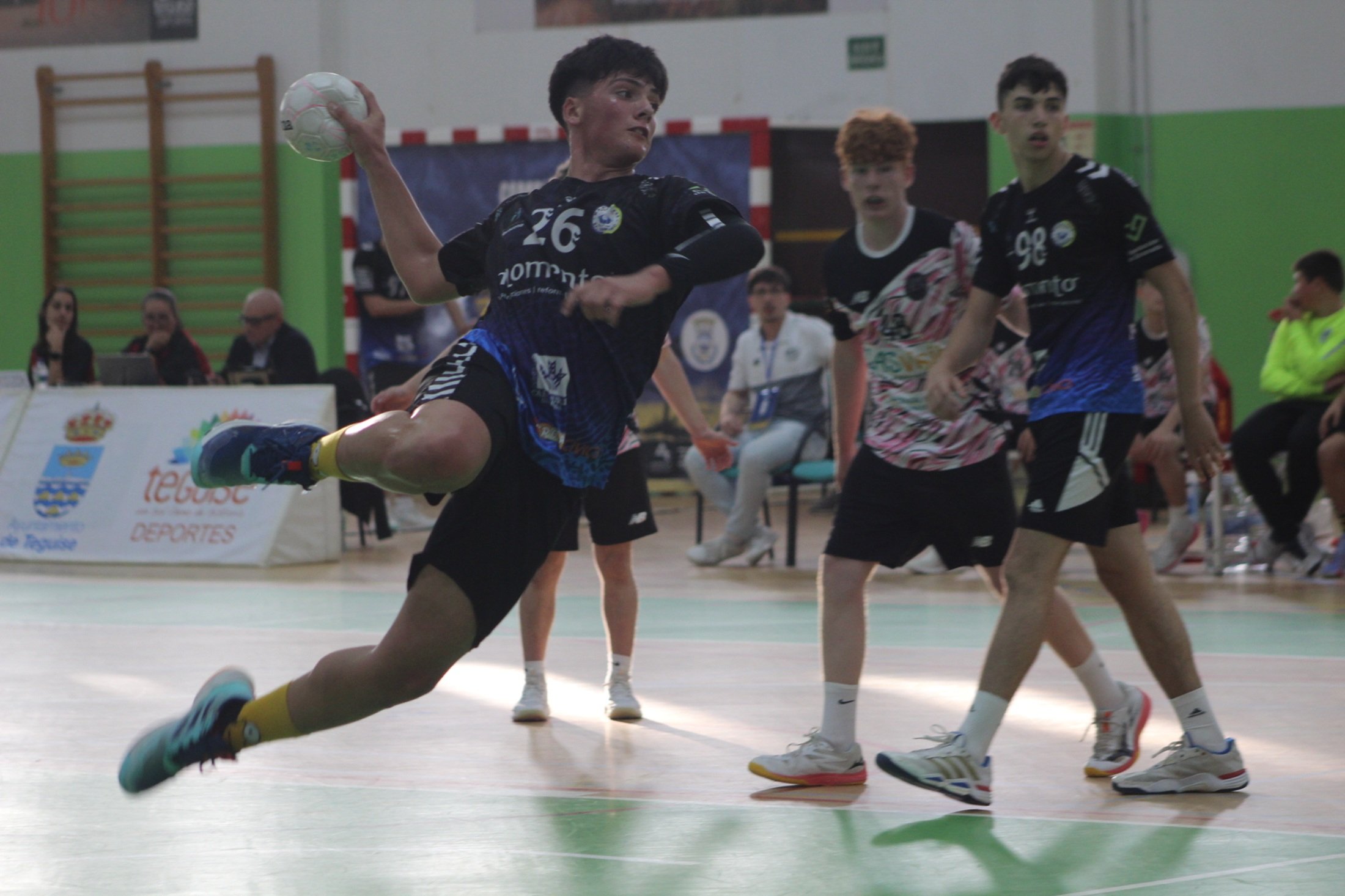 El Bueu deja sin opciones al Chinijos Ortopedia Carmen en el sector cadete de balonmano