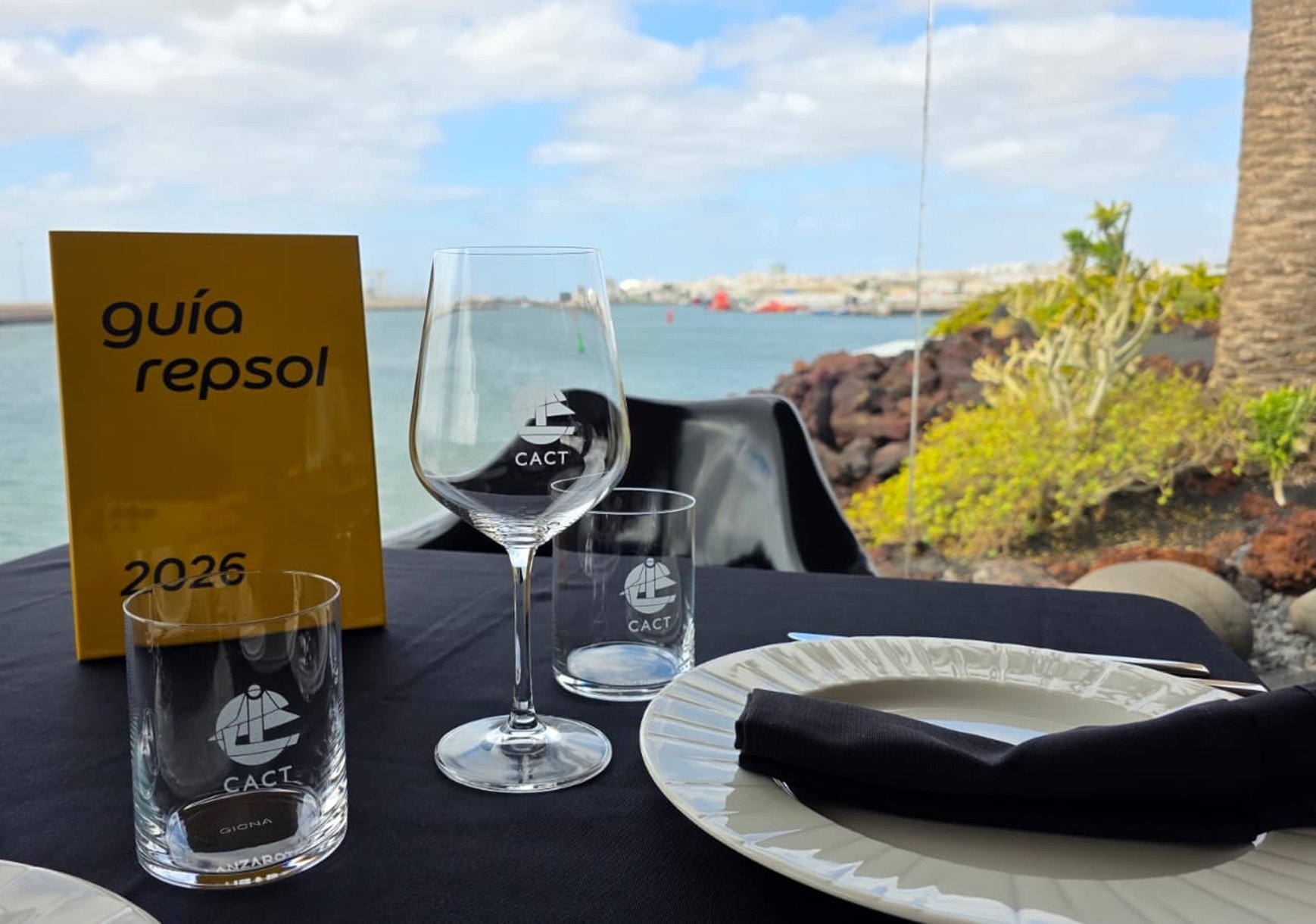 Mesa del restaurante del Castillo de San José Mesa del restaurante del Castillo de San José