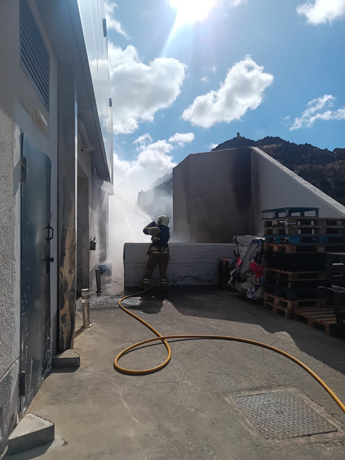 Incendio en el exterior de Lidl