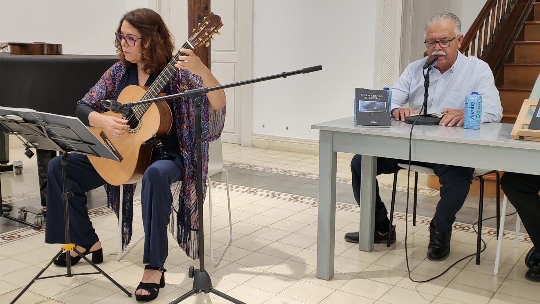 Presentación del poemario 'De la ceniza al Sueño' Presentación del poemario 'De la ceniza al Sueño'
