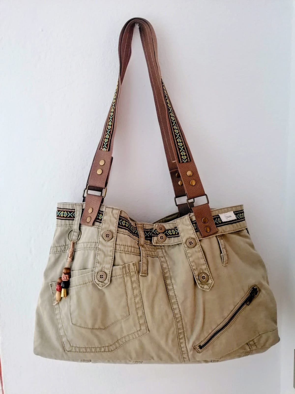 Bolso de Fabiola González. Materiales reciclados. Bolso de Fabiola González. Materiales reciclados.