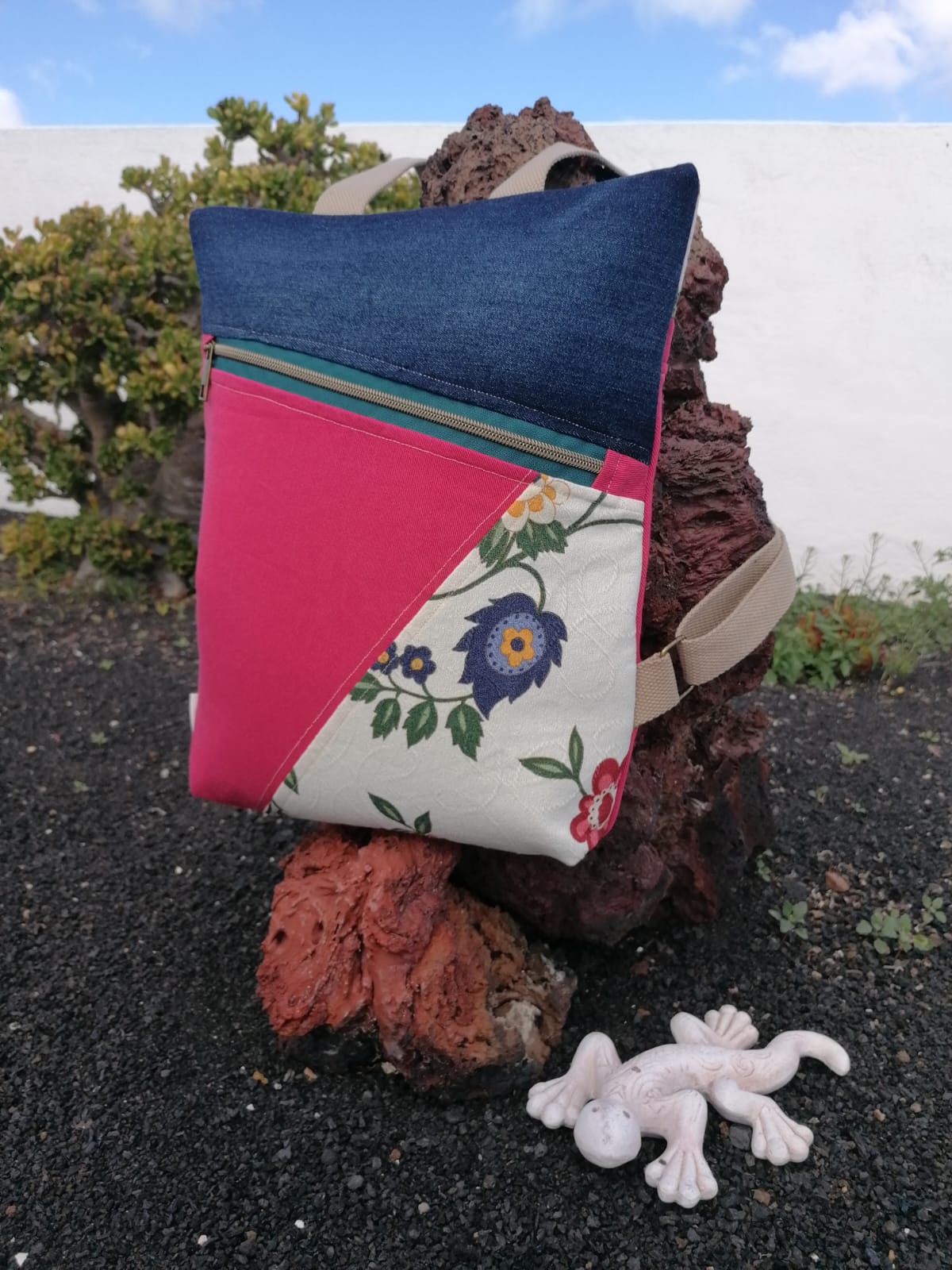 Bolso de Fabiola González. Materiales reciclados. Bolso de Fabiola González. Materiales reciclados.