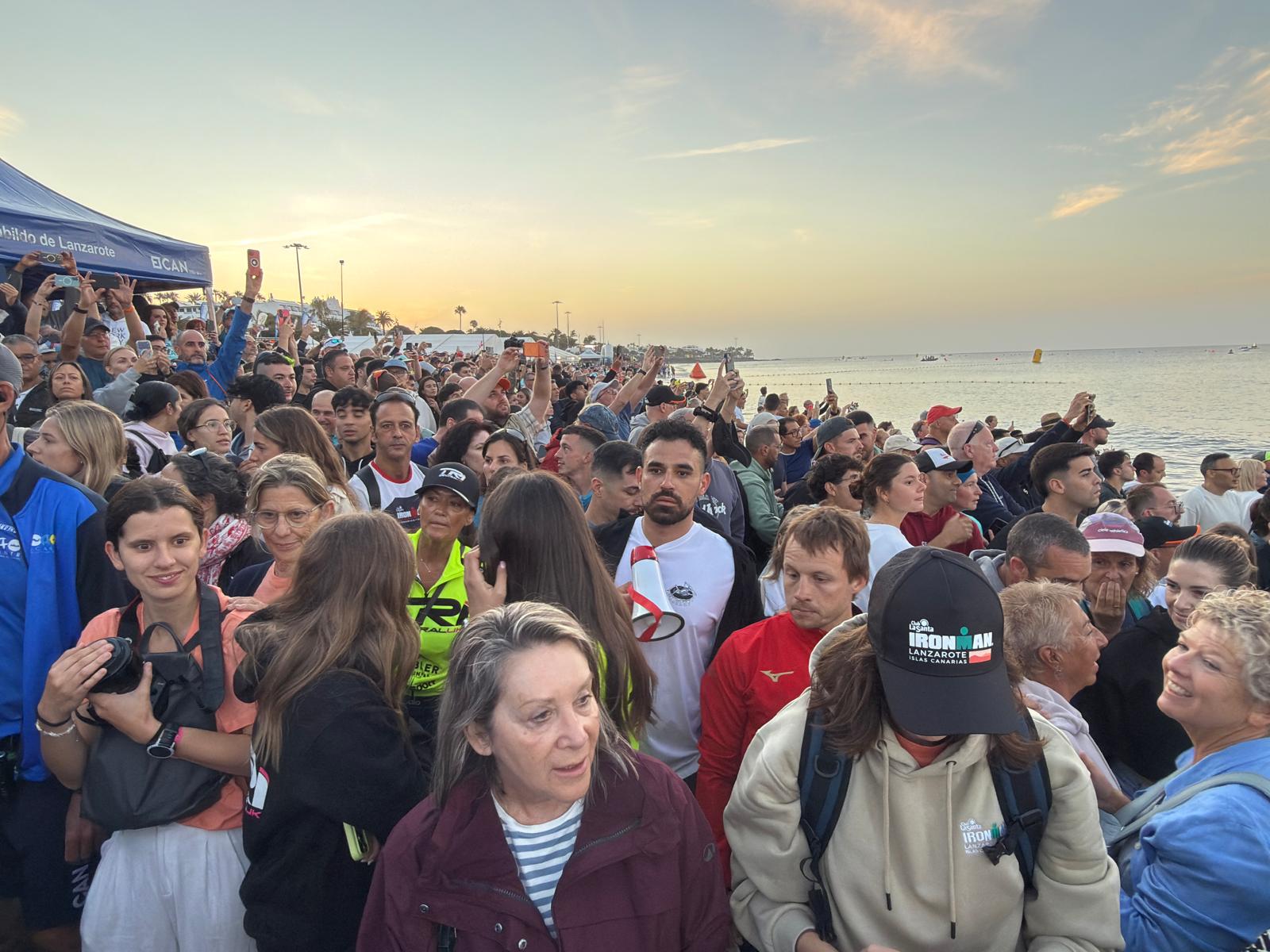 Arranca la 34º edición del IRONMAN Lanzarote. Fotos: La Voz. Arranca la 34º edición del IRONMAN Lanzarote. Fotos: La Voz.