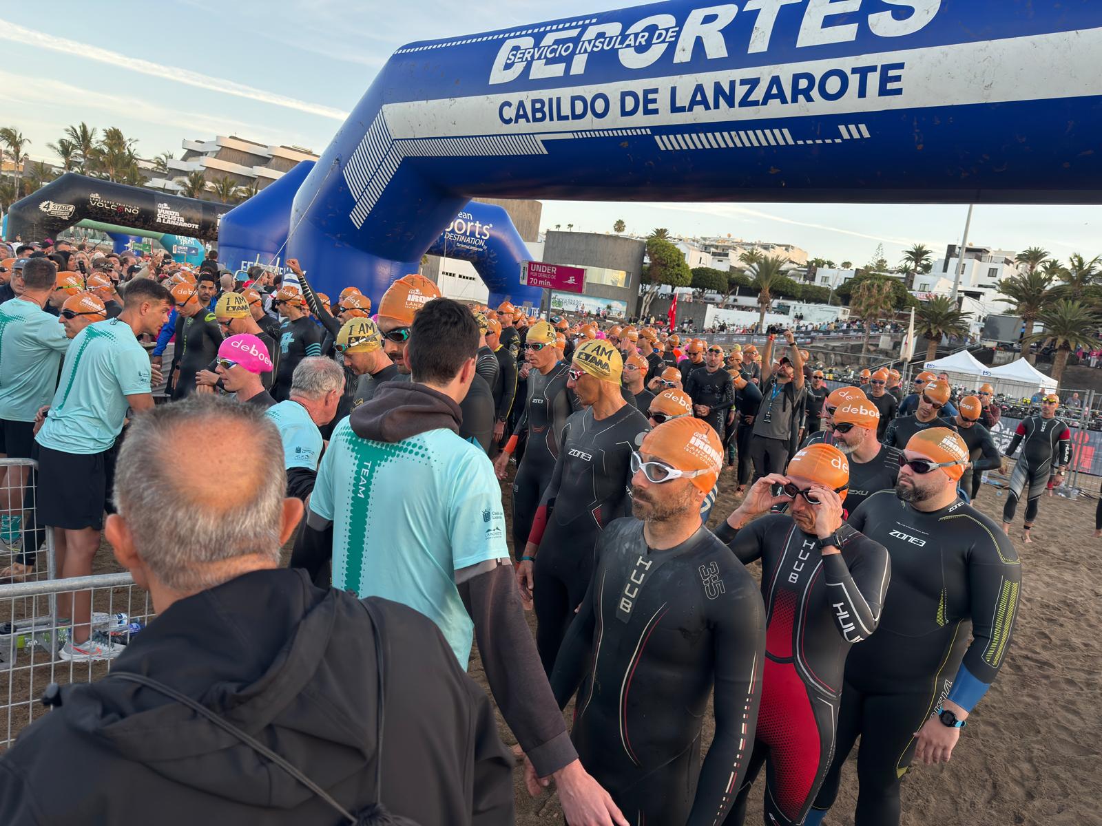 Arranca la 34º edición del IRONMAN Lanzarote. Fotos: La Voz. Arranca la 34º edición del IRONMAN Lanzarote. Fotos: La Voz.