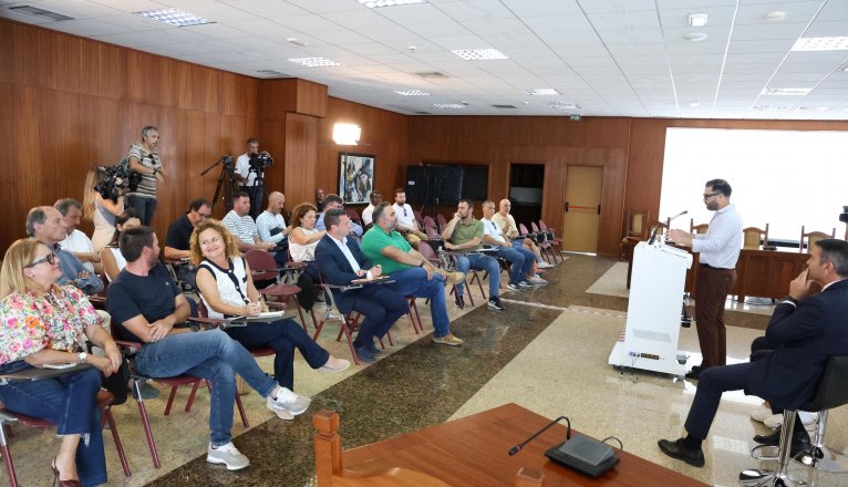 Asistentes a la rueda de prensa del Plan de La Geria.