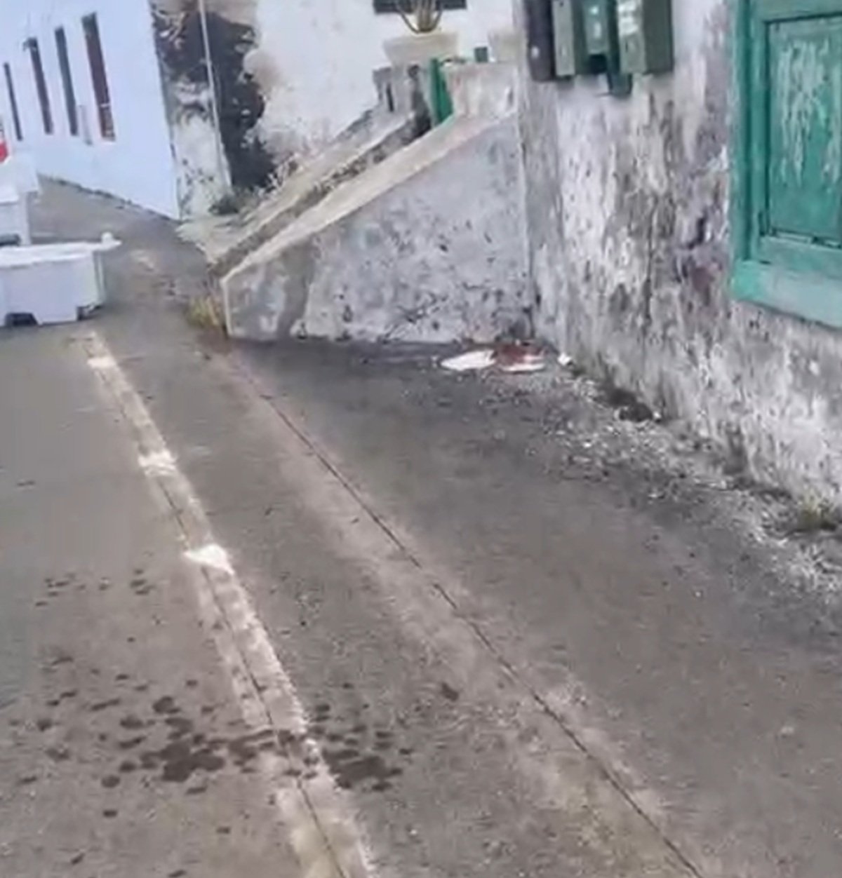 Falta de paseo peatonal en Tiagua